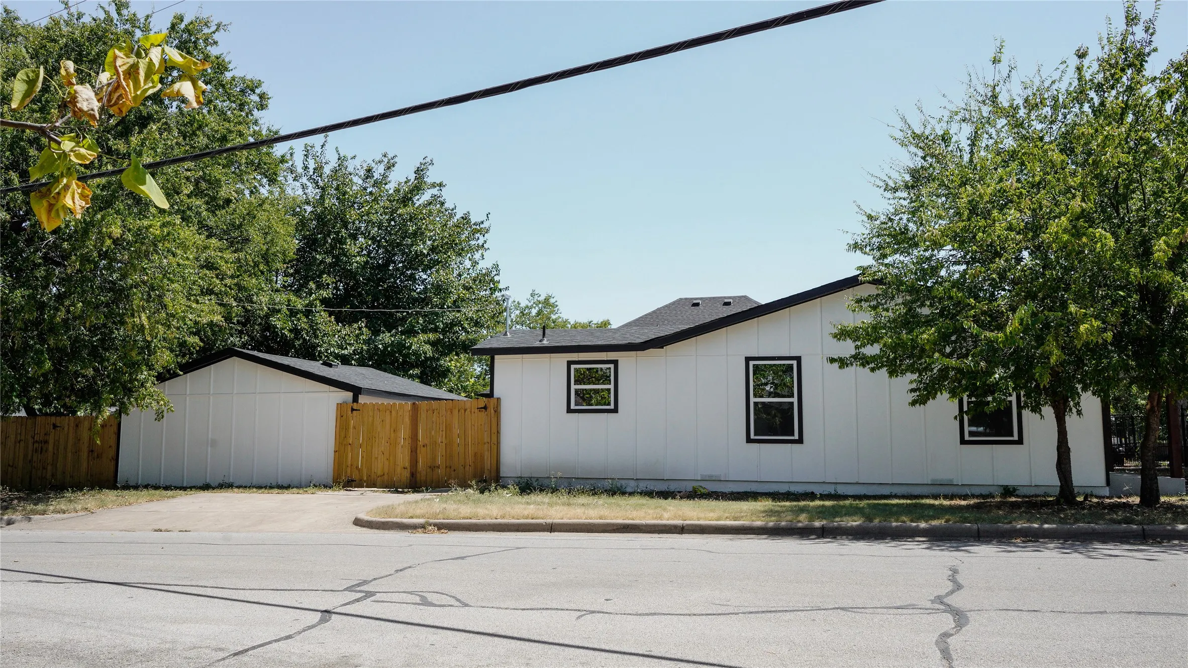 Single Family Residence For Sale in Tarrant County , 3464 Weber Street, Fort Worth, Texas 76106, 4 Bedroom, 2 Bathroom, 2 Garage spaces, 1,555 Sqft, built in 1959, mls#21363674, Real Estate Agent in Fort Worth, Homes For Sale in Tarrant county, Homes For Sale in Fort Worth, Realtor in Fort Worth Texas, Real Estate Brokerage Independent Realty Texas, Luminita Cordes Realtor