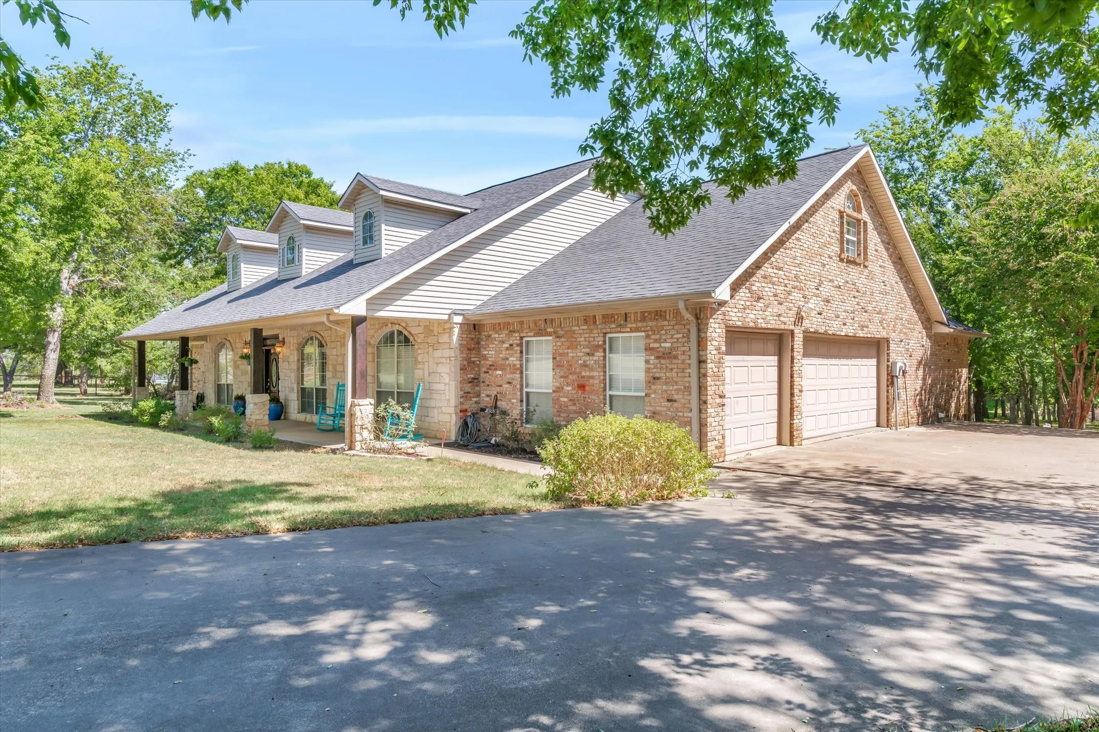 Single Family Residence For Sale in Van Zandt County , 1312 Vz County Road 2624, Wills Point, Texas 75169, 3 Bedroom, 4 Bathroom, 3 Garage spaces, 2,574 Sqft, built in 2000, mls#21364617, Real Estate Agent in Wills Point, Homes For Sale in Van Zandt county, Homes For Sale in Wills Point, Realtor in Wills Point Texas, Real Estate Brokerage Independent Realty Texas, Luminita Cordes Realtor