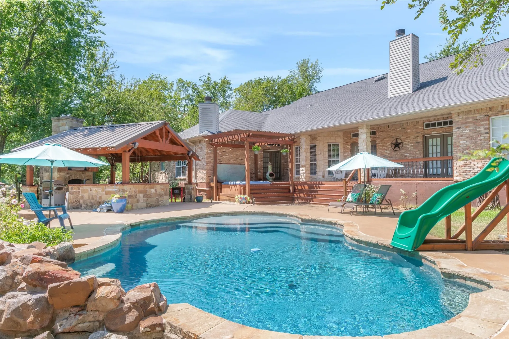 Single Family Residence For Sale in Van Zandt County , 1312 Vz County Road 2624, Wills Point, Texas 75169, 3 Bedroom, 4 Bathroom, 3 Garage spaces, 2,574 Sqft, built in 2000, mls#21364617, Real Estate Agent in Wills Point, Homes For Sale in Van Zandt county, Homes For Sale in Wills Point, Realtor in Wills Point Texas, Real Estate Brokerage Independent Realty Texas, Luminita Cordes Realtor