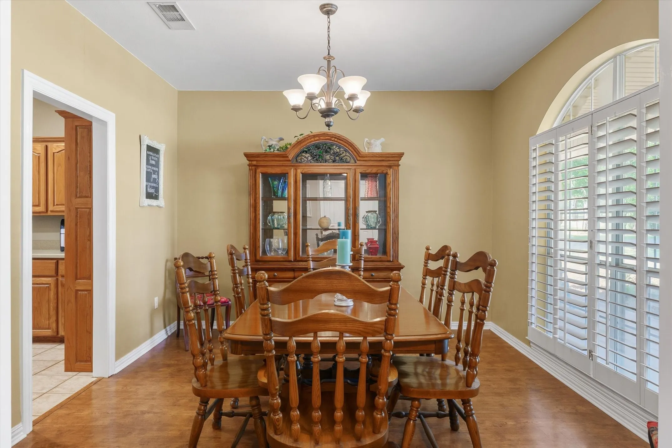 Single Family Residence For Sale in Van Zandt County , 1312 Vz County Road 2624, Wills Point, Texas 75169, 3 Bedroom, 4 Bathroom, 3 Garage spaces, 2,574 Sqft, built in 2000, mls#21364617, Real Estate Agent in Wills Point, Homes For Sale in Van Zandt county, Homes For Sale in Wills Point, Realtor in Wills Point Texas, Real Estate Brokerage Independent Realty Texas, Luminita Cordes Realtor