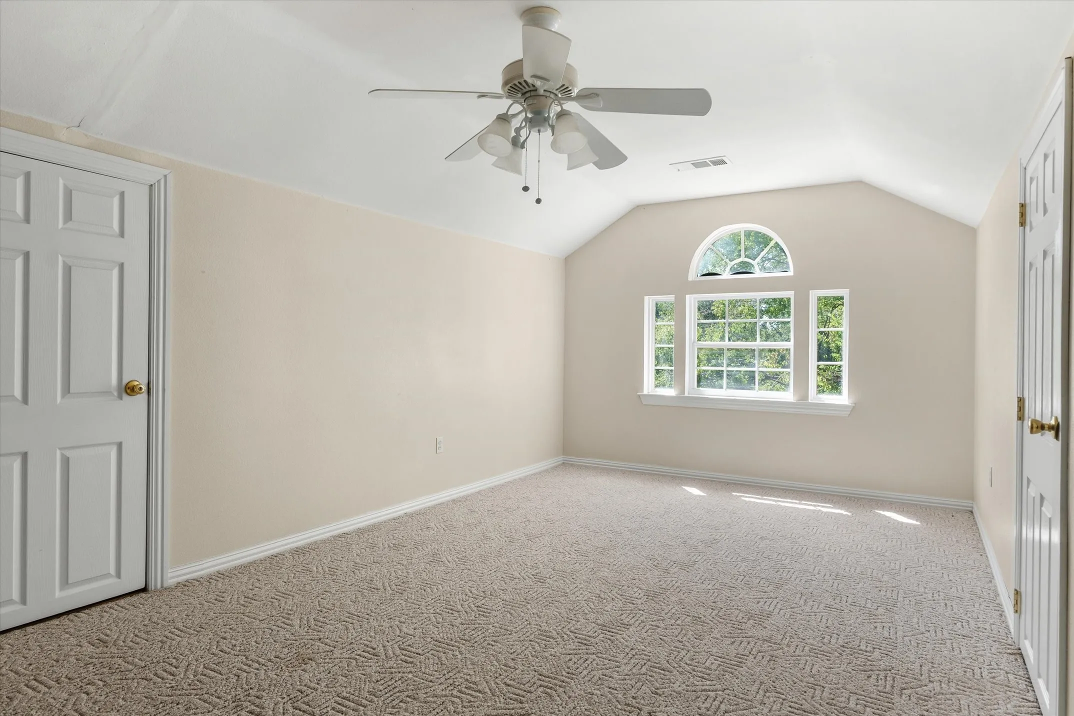 Single Family Residence For Sale in Van Zandt County , 1312 Vz County Road 2624, Wills Point, Texas 75169, 3 Bedroom, 4 Bathroom, 3 Garage spaces, 2,574 Sqft, built in 2000, mls#21364617, Real Estate Agent in Wills Point, Homes For Sale in Van Zandt county, Homes For Sale in Wills Point, Realtor in Wills Point Texas, Real Estate Brokerage Independent Realty Texas, Luminita Cordes Realtor