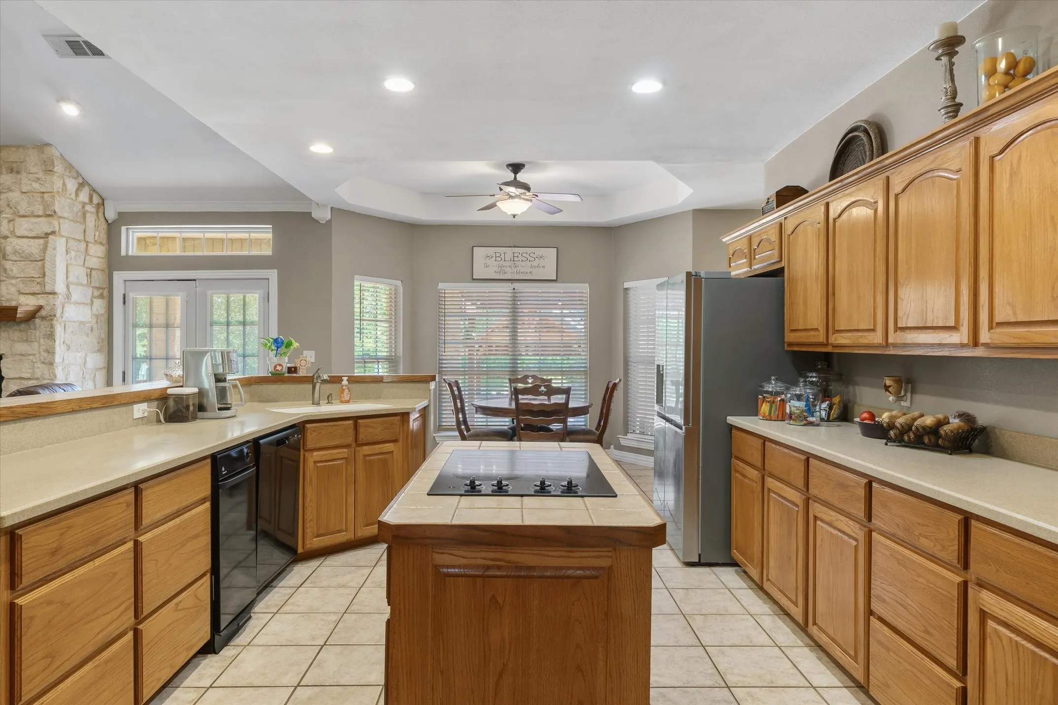 Single Family Residence For Sale in Van Zandt County , 1312 Vz County Road 2624, Wills Point, Texas 75169, 3 Bedroom, 4 Bathroom, 3 Garage spaces, 2,574 Sqft, built in 2000, mls#21364617, Real Estate Agent in Wills Point, Homes For Sale in Van Zandt county, Homes For Sale in Wills Point, Realtor in Wills Point Texas, Real Estate Brokerage Independent Realty Texas, Luminita Cordes Realtor