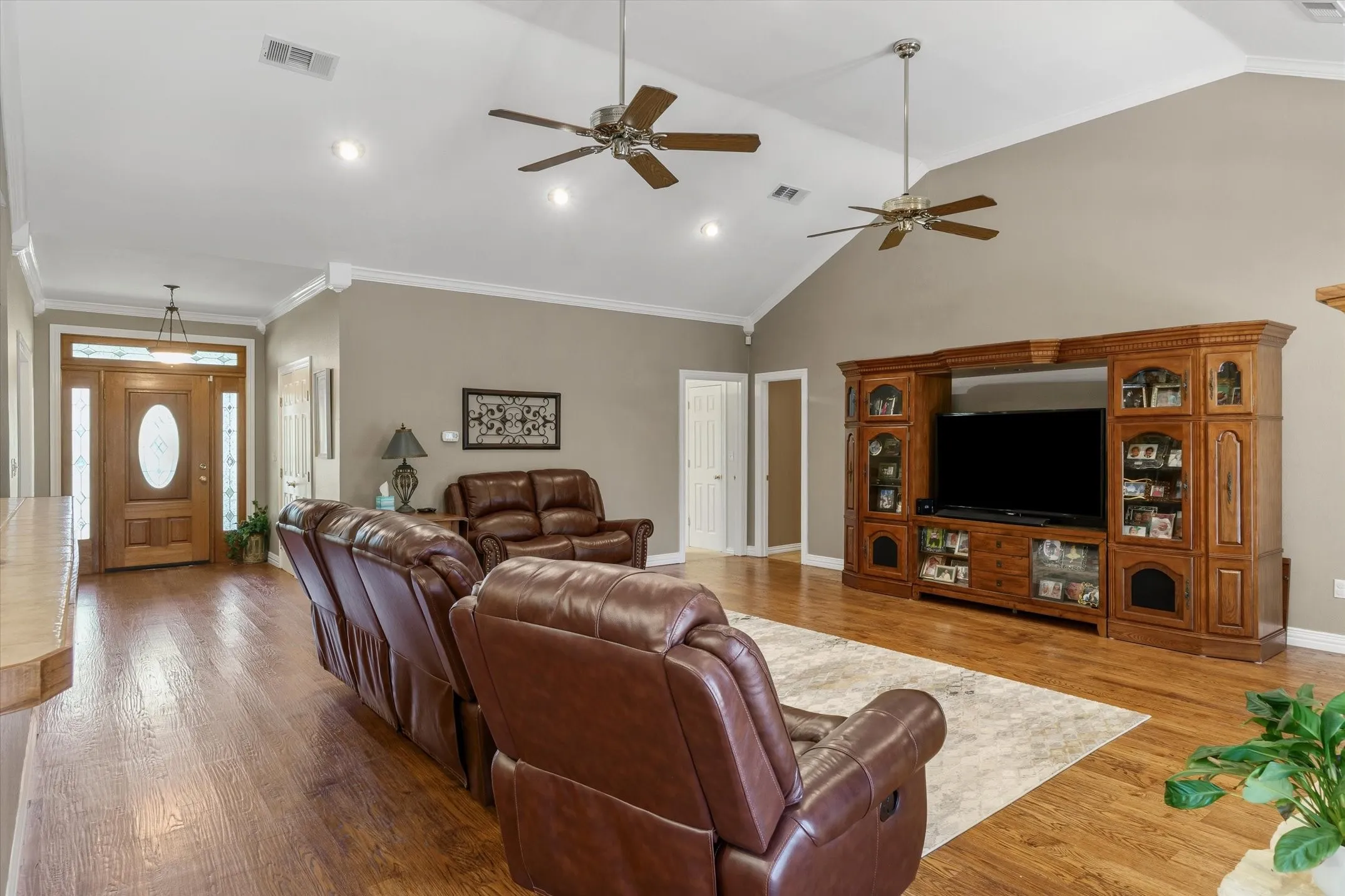 Single Family Residence For Sale in Van Zandt County , 1312 Vz County Road 2624, Wills Point, Texas 75169, 3 Bedroom, 4 Bathroom, 3 Garage spaces, 2,574 Sqft, built in 2000, mls#21364617, Real Estate Agent in Wills Point, Homes For Sale in Van Zandt county, Homes For Sale in Wills Point, Realtor in Wills Point Texas, Real Estate Brokerage Independent Realty Texas, Luminita Cordes Realtor