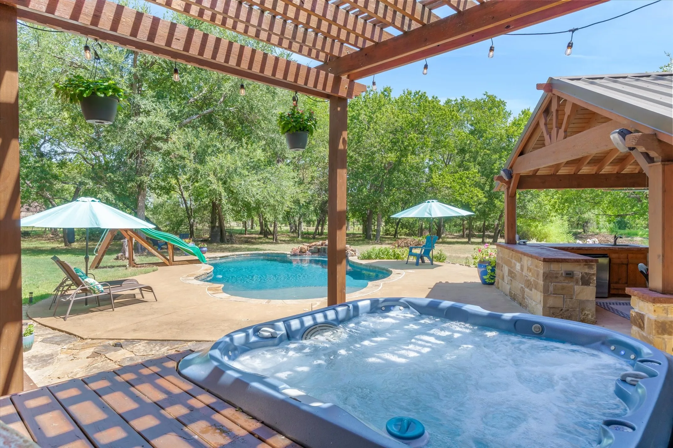 Single Family Residence For Sale in Van Zandt County , 1312 Vz County Road 2624, Wills Point, Texas 75169, 3 Bedroom, 4 Bathroom, 3 Garage spaces, 2,574 Sqft, built in 2000, mls#21364617, Real Estate Agent in Wills Point, Homes For Sale in Van Zandt county, Homes For Sale in Wills Point, Realtor in Wills Point Texas, Real Estate Brokerage Independent Realty Texas, Luminita Cordes Realtor