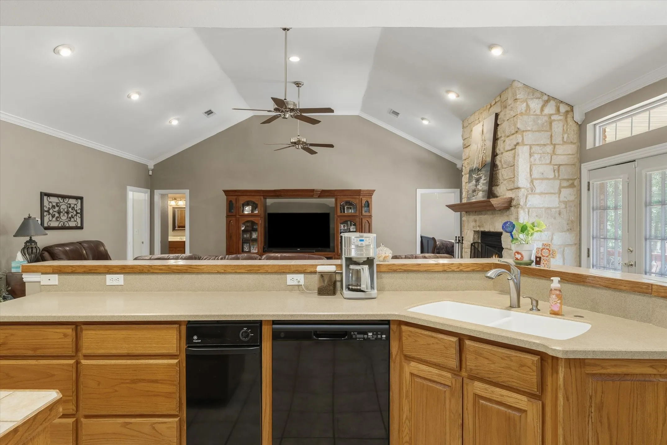 Single Family Residence For Sale in Van Zandt County , 1312 Vz County Road 2624, Wills Point, Texas 75169, 3 Bedroom, 4 Bathroom, 3 Garage spaces, 2,574 Sqft, built in 2000, mls#21364617, Real Estate Agent in Wills Point, Homes For Sale in Van Zandt county, Homes For Sale in Wills Point, Realtor in Wills Point Texas, Real Estate Brokerage Independent Realty Texas, Luminita Cordes Realtor