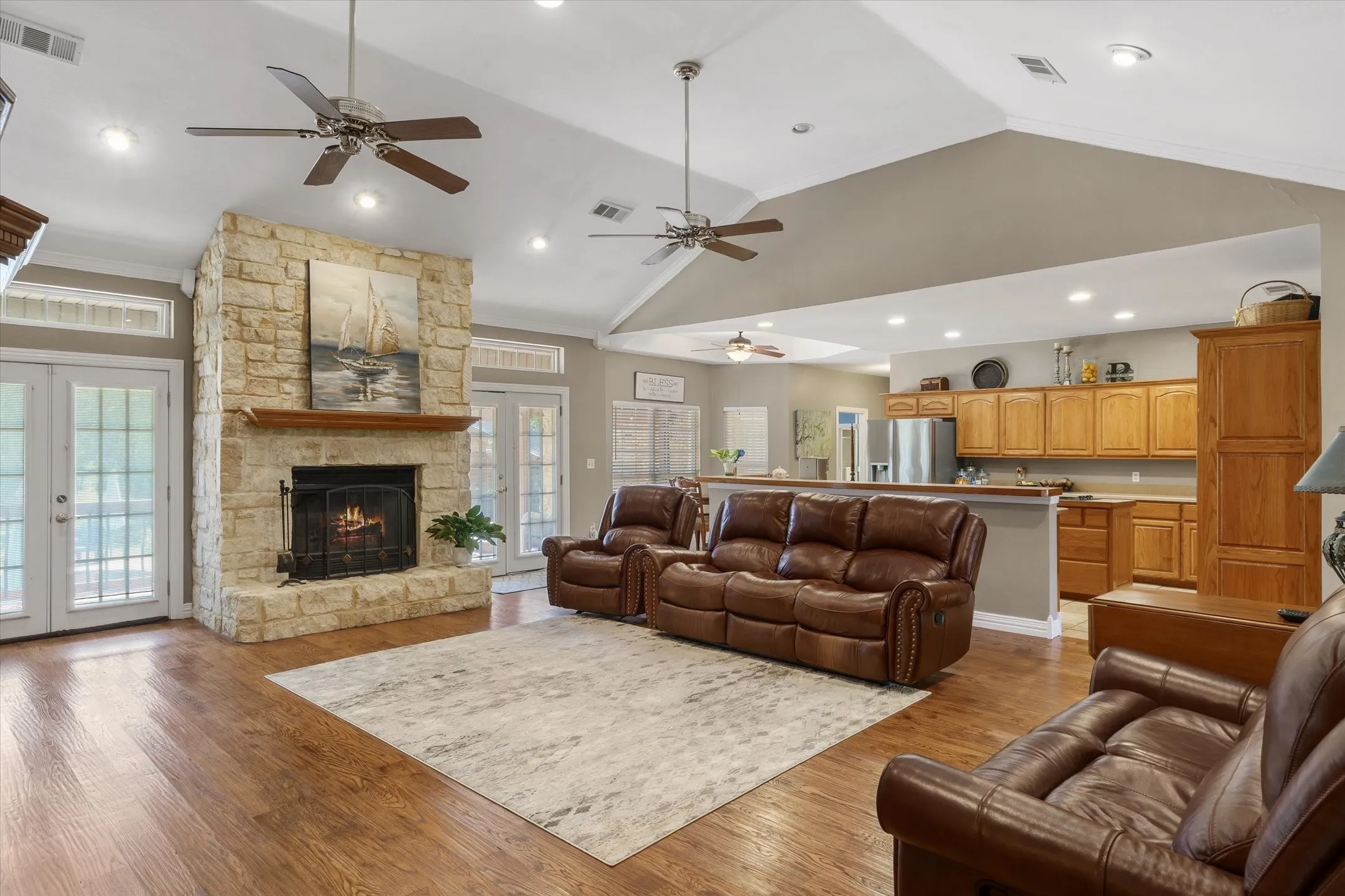 Single Family Residence For Sale in Van Zandt County , 1312 Vz County Road 2624, Wills Point, Texas 75169, 3 Bedroom, 4 Bathroom, 3 Garage spaces, 2,574 Sqft, built in 2000, mls#21364617, Real Estate Agent in Wills Point, Homes For Sale in Van Zandt county, Homes For Sale in Wills Point, Realtor in Wills Point Texas, Real Estate Brokerage Independent Realty Texas, Luminita Cordes Realtor