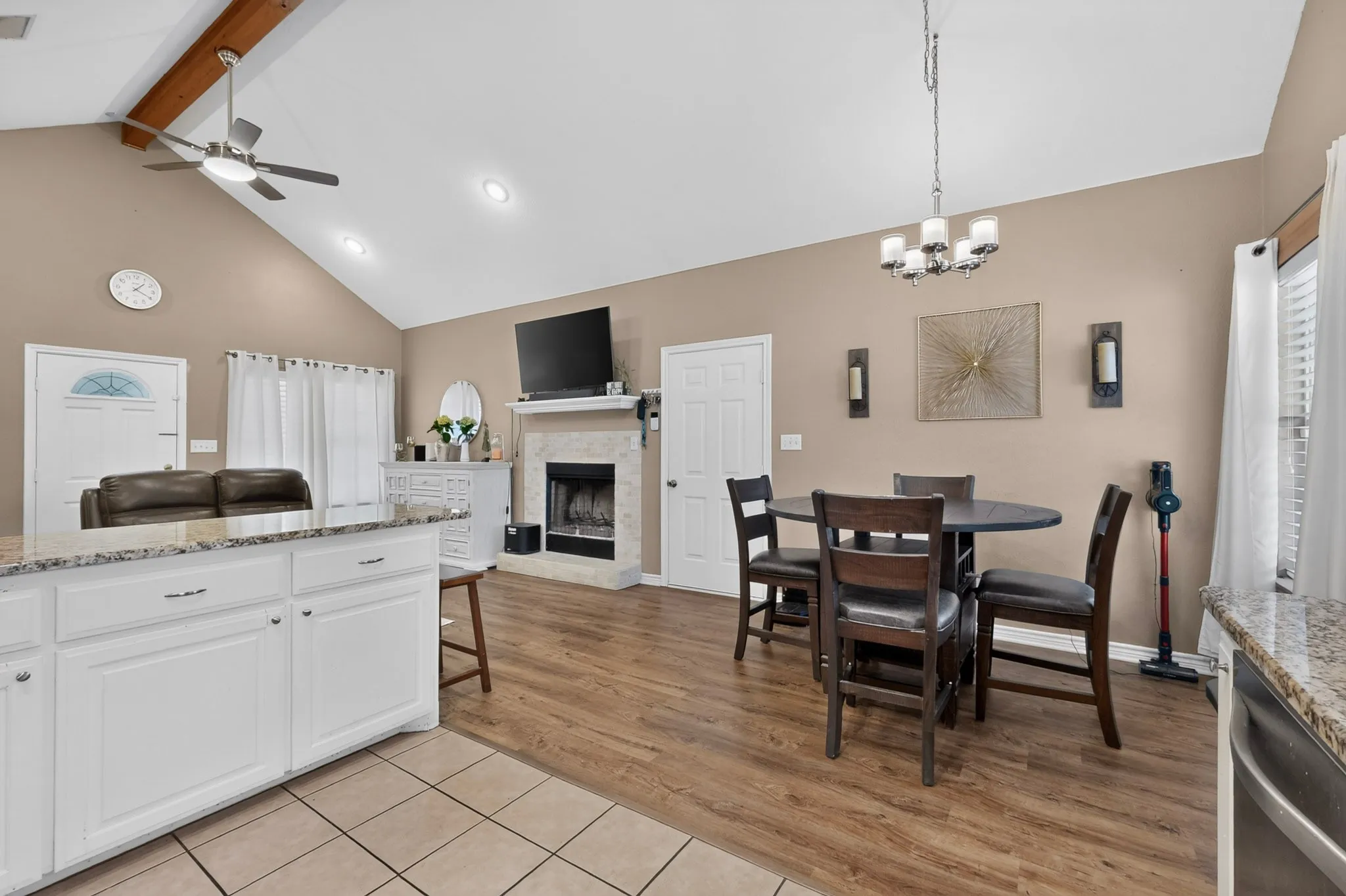 Single Family Residence For Sale in Grayson County , 4014 Cox Street, Sherman, Texas 75090, 3 Bedroom, 2 Bathroom, 2 Garage spaces, 1,211 Sqft, built in 2005, mls#21364627, Real Estate Agent in Sherman, Homes For Sale in Grayson county, Homes For Sale in Sherman, Realtor in Sherman Texas, Real Estate Brokerage Independent Realty Texas, Luminita Cordes Realtor