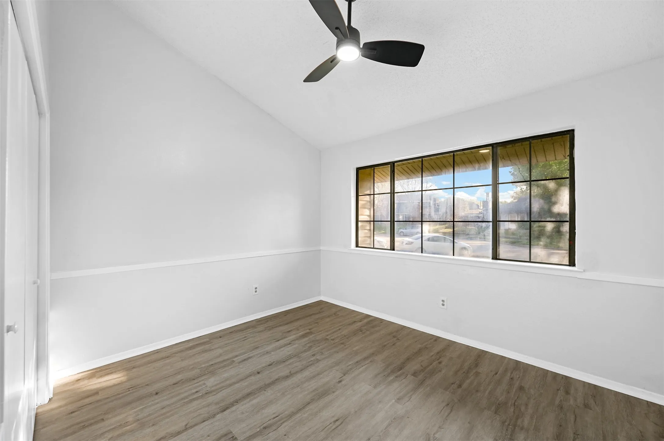 Duplex For Rent in Denton County , 522 Hunters Glen Street, Lewisville, Texas 75067, 3 Bedroom, 2 Bathroom, Garage spaces, 1,469 Sqft, built in 1983, mls#21364629, Real Estate Agent in Lewisville, Homes For Rent in Denton county, Homes For Rent in Lewisville, Realtor in Lewisville Texas, Real Estate Brokerage Independent Realty Texas, Luminita Cordes Realtor