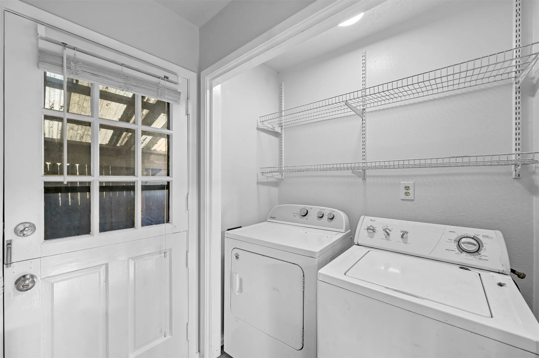 Duplex For Rent in Denton County , 522 Hunters Glen Street, Lewisville, Texas 75067, 3 Bedroom, 2 Bathroom, Garage spaces, 1,469 Sqft, built in 1983, mls#21364629, Real Estate Agent in Lewisville, Homes For Rent in Denton county, Homes For Rent in Lewisville, Realtor in Lewisville Texas, Real Estate Brokerage Independent Realty Texas, Luminita Cordes Realtor