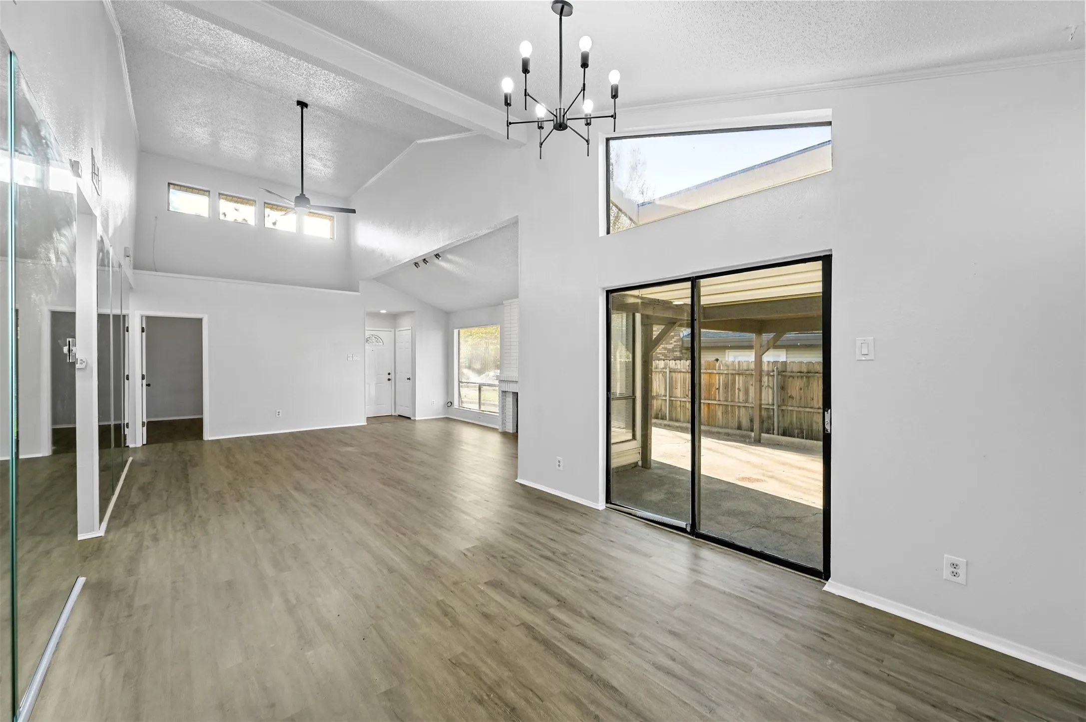 Duplex For Rent in Denton County , 522 Hunters Glen Street, Lewisville, Texas 75067, 3 Bedroom, 2 Bathroom, Garage spaces, 1,469 Sqft, built in 1983, mls#21364629, Real Estate Agent in Lewisville, Homes For Rent in Denton county, Homes For Rent in Lewisville, Realtor in Lewisville Texas, Real Estate Brokerage Independent Realty Texas, Luminita Cordes Realtor