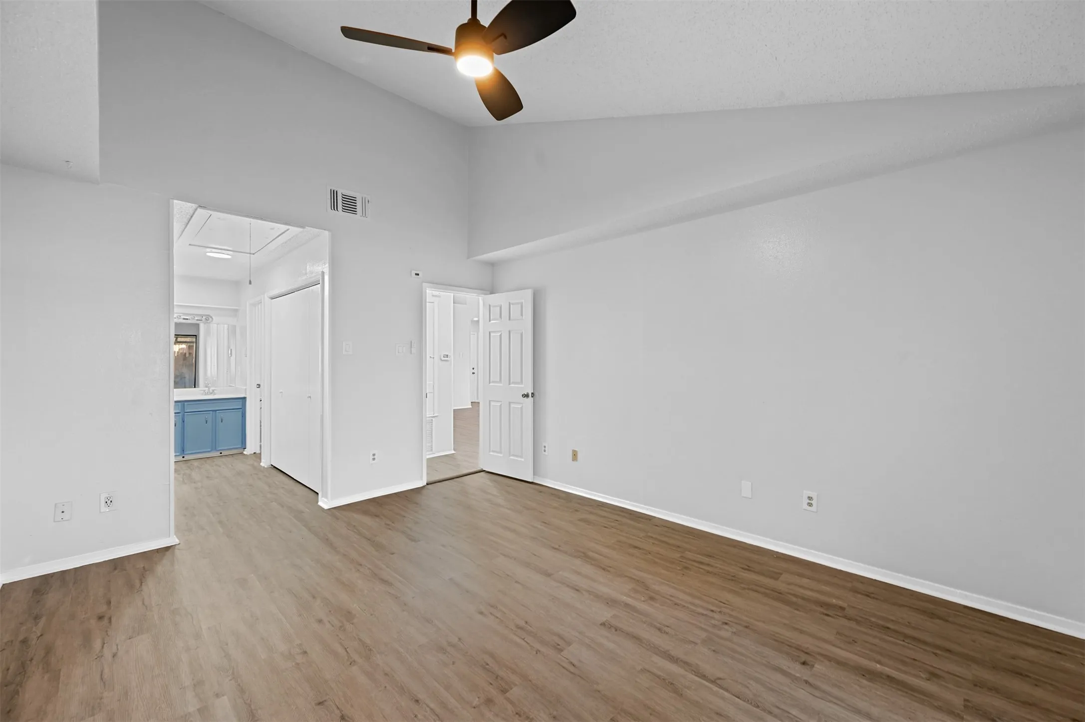 Duplex For Rent in Denton County , 522 Hunters Glen Street, Lewisville, Texas 75067, 3 Bedroom, 2 Bathroom, Garage spaces, 1,469 Sqft, built in 1983, mls#21364629, Real Estate Agent in Lewisville, Homes For Rent in Denton county, Homes For Rent in Lewisville, Realtor in Lewisville Texas, Real Estate Brokerage Independent Realty Texas, Luminita Cordes Realtor