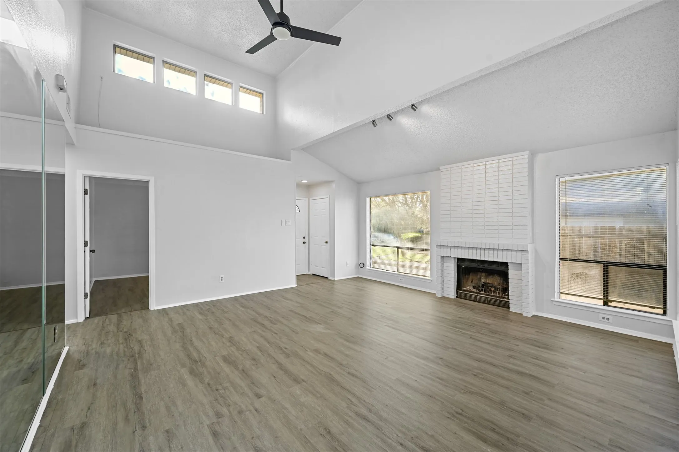 Duplex For Rent in Denton County , 522 Hunters Glen Street, Lewisville, Texas 75067, 3 Bedroom, 2 Bathroom, Garage spaces, 1,469 Sqft, built in 1983, mls#21364629, Real Estate Agent in Lewisville, Homes For Rent in Denton county, Homes For Rent in Lewisville, Realtor in Lewisville Texas, Real Estate Brokerage Independent Realty Texas, Luminita Cordes Realtor