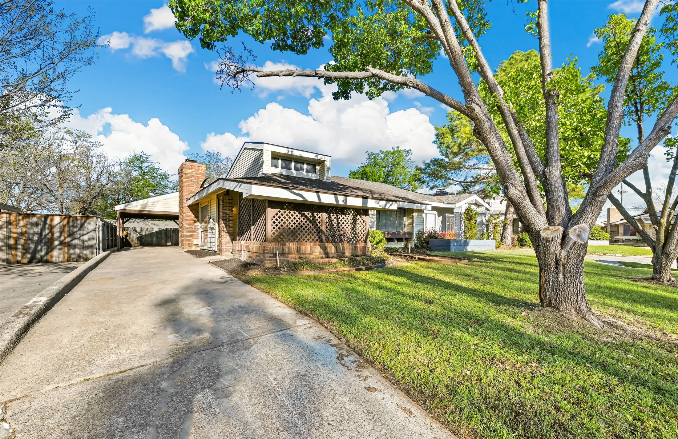 Duplex For Rent in Denton County , 522 Hunters Glen Street, Lewisville, Texas 75067, 3 Bedroom, 2 Bathroom, Garage spaces, 1,469 Sqft, built in 1983, mls#21364629, Real Estate Agent in Lewisville, Homes For Rent in Denton county, Homes For Rent in Lewisville, Realtor in Lewisville Texas, Real Estate Brokerage Independent Realty Texas, Luminita Cordes Realtor