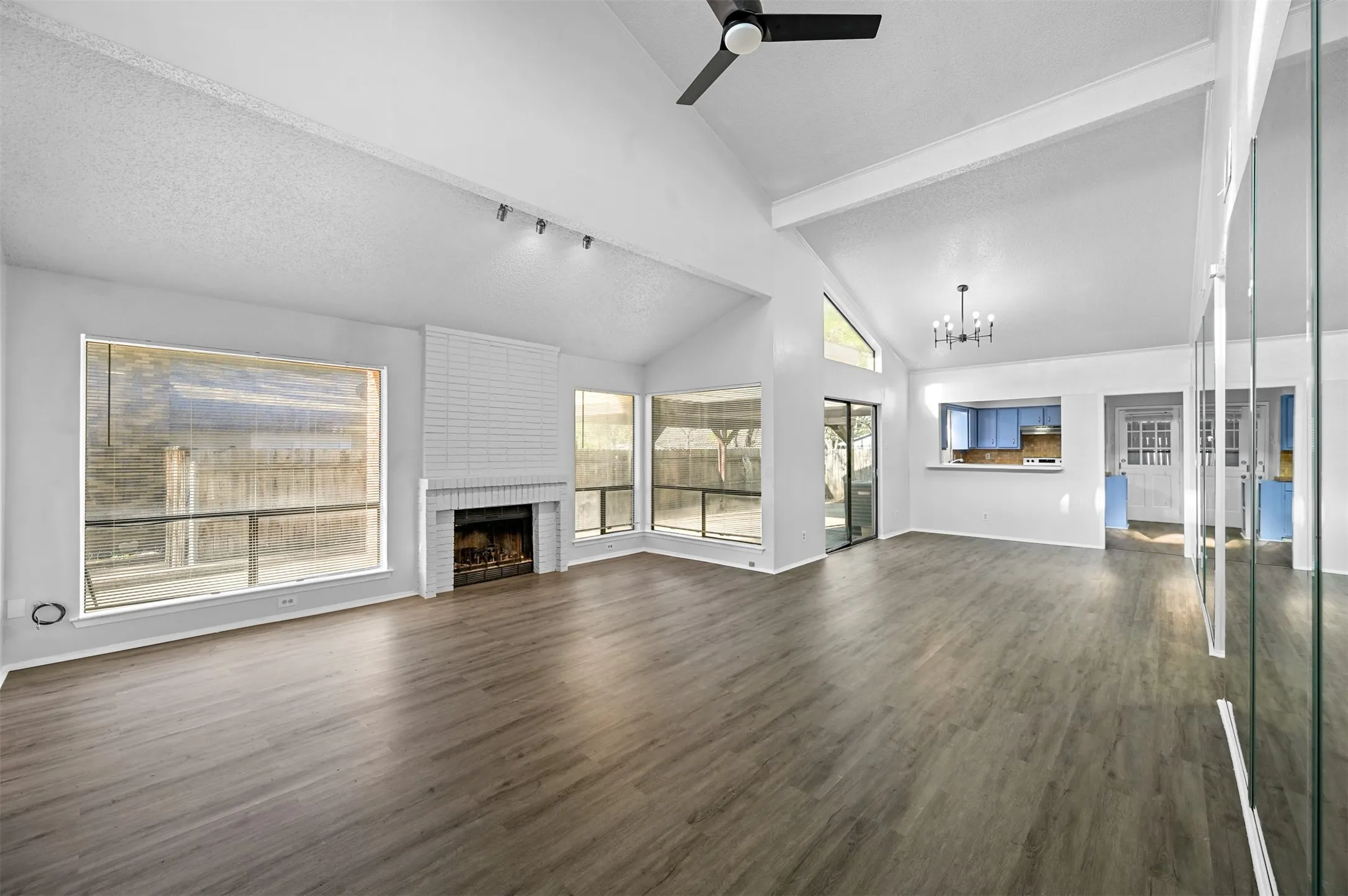 Duplex For Rent in Denton County , 522 Hunters Glen Street, Lewisville, Texas 75067, 3 Bedroom, 2 Bathroom, Garage spaces, 1,469 Sqft, built in 1983, mls#21364629, Real Estate Agent in Lewisville, Homes For Rent in Denton county, Homes For Rent in Lewisville, Realtor in Lewisville Texas, Real Estate Brokerage Independent Realty Texas, Luminita Cordes Realtor