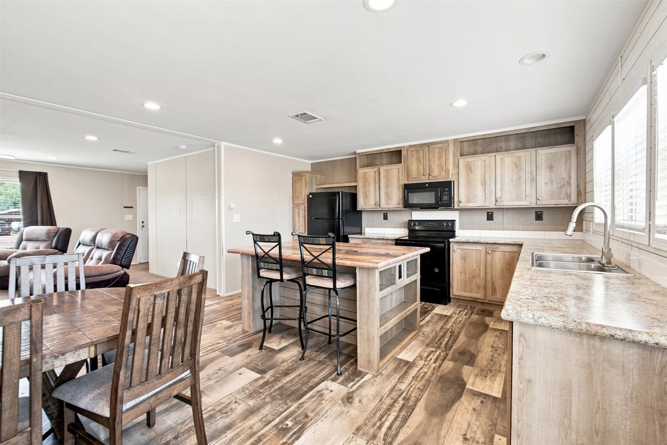 Mobile Home For Sale in Denton County , 120 Granite Drive, Ponder, Texas 76259, 3 Bedroom, 2 Bathroom, Garage spaces, 1,792 Sqft, built in 2021, mls#21364638, Real Estate Agent in Ponder, Homes For Sale in Denton county, Homes For Sale in Ponder, Realtor in Ponder Texas, Real Estate Brokerage Independent Realty Texas, Luminita Cordes Realtor