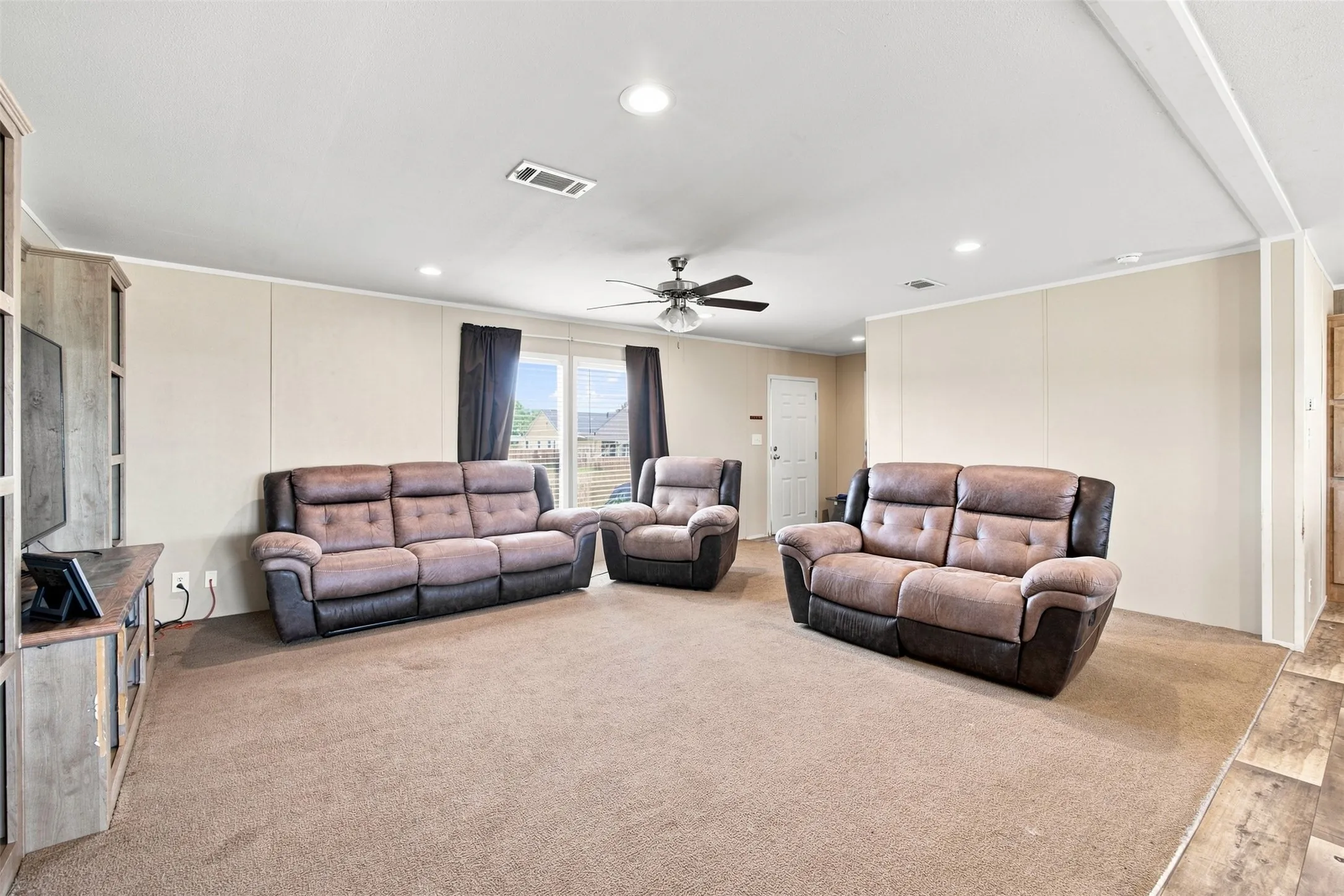 Mobile Home For Sale in Denton County , 120 Granite Drive, Ponder, Texas 76259, 3 Bedroom, 2 Bathroom, Garage spaces, 1,792 Sqft, built in 2021, mls#21364638, Real Estate Agent in Ponder, Homes For Sale in Denton county, Homes For Sale in Ponder, Realtor in Ponder Texas, Real Estate Brokerage Independent Realty Texas, Luminita Cordes Realtor