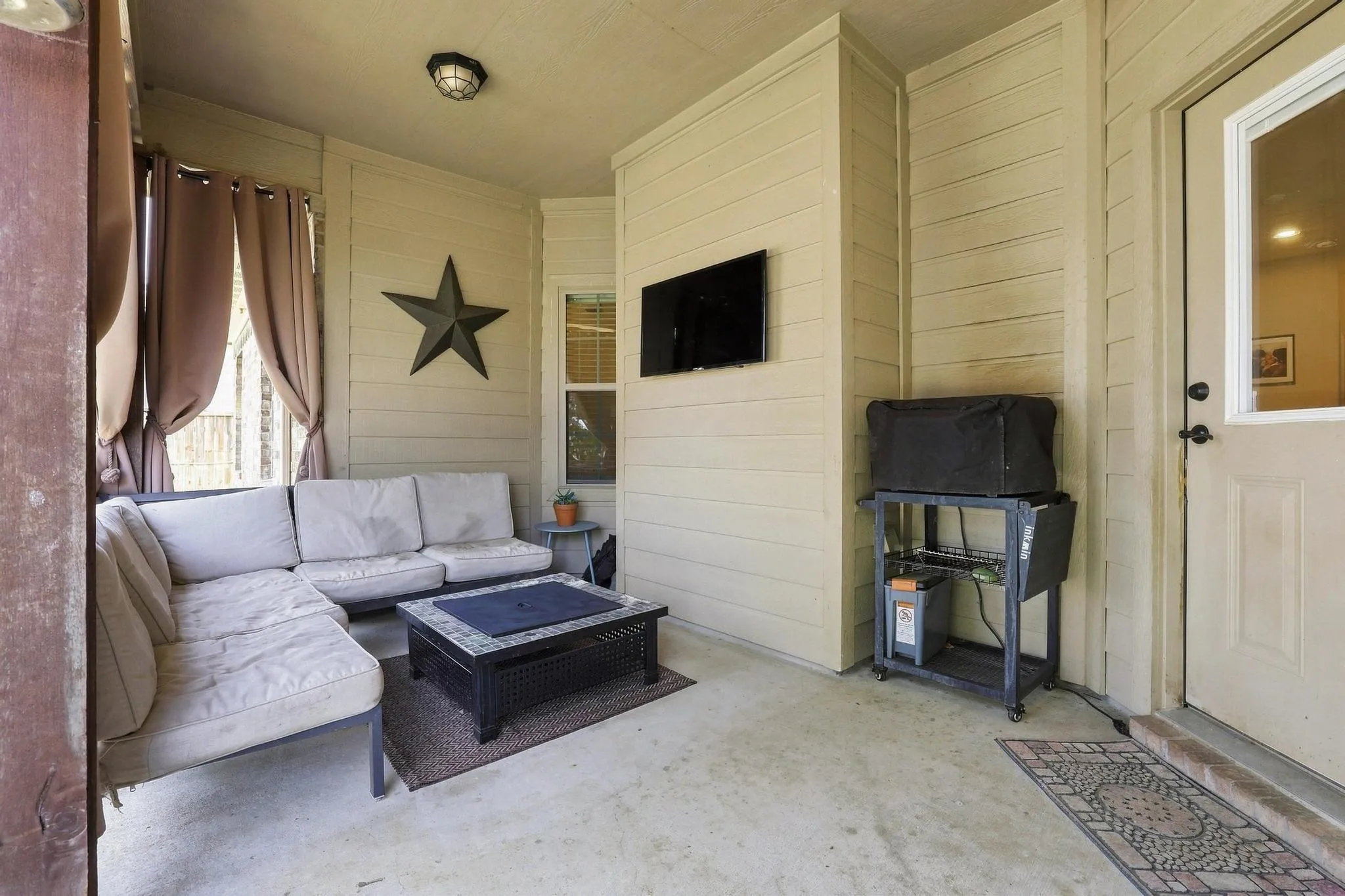 Single Family Residence For Sale in Grayson County , 1407 Monfort Drive, Sherman, Texas 75092, 3 Bedroom, 2 Bathroom, 1 Garage spaces, 1,939 Sqft, built in 2012, mls#21356699, Real Estate Agent in Sherman, Homes For Sale in Grayson county, Homes For Sale in Sherman, Realtor in Sherman Texas, Real Estate Brokerage Independent Realty Texas, Luminita Cordes Realtor