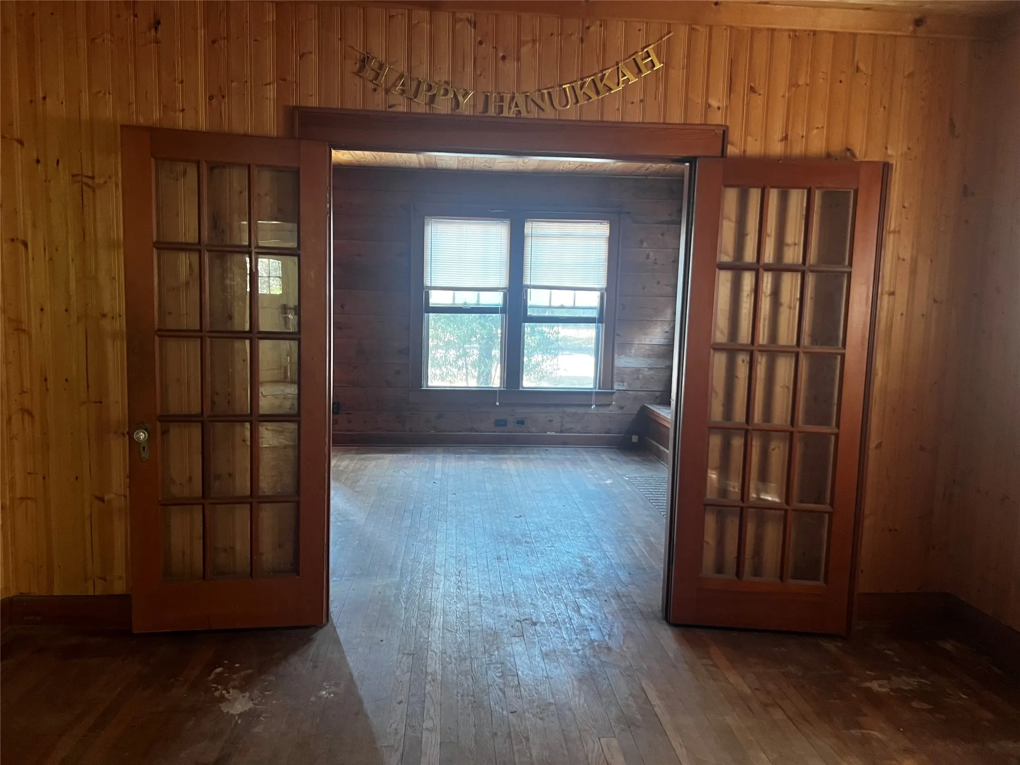 Single Family Residence For Sale in Grayson County , 1011 W Walker Street, Denison, Texas 75020, 2 Bedroom, 2 Bathroom, Garage spaces, 1,450 Sqft, built in 1930, mls#21363794, Real Estate Agent in Denison, Homes For Sale in Grayson county, Homes For Sale in Denison, Realtor in Denison Texas, Real Estate Brokerage Independent Realty Texas, Luminita Cordes Realtor