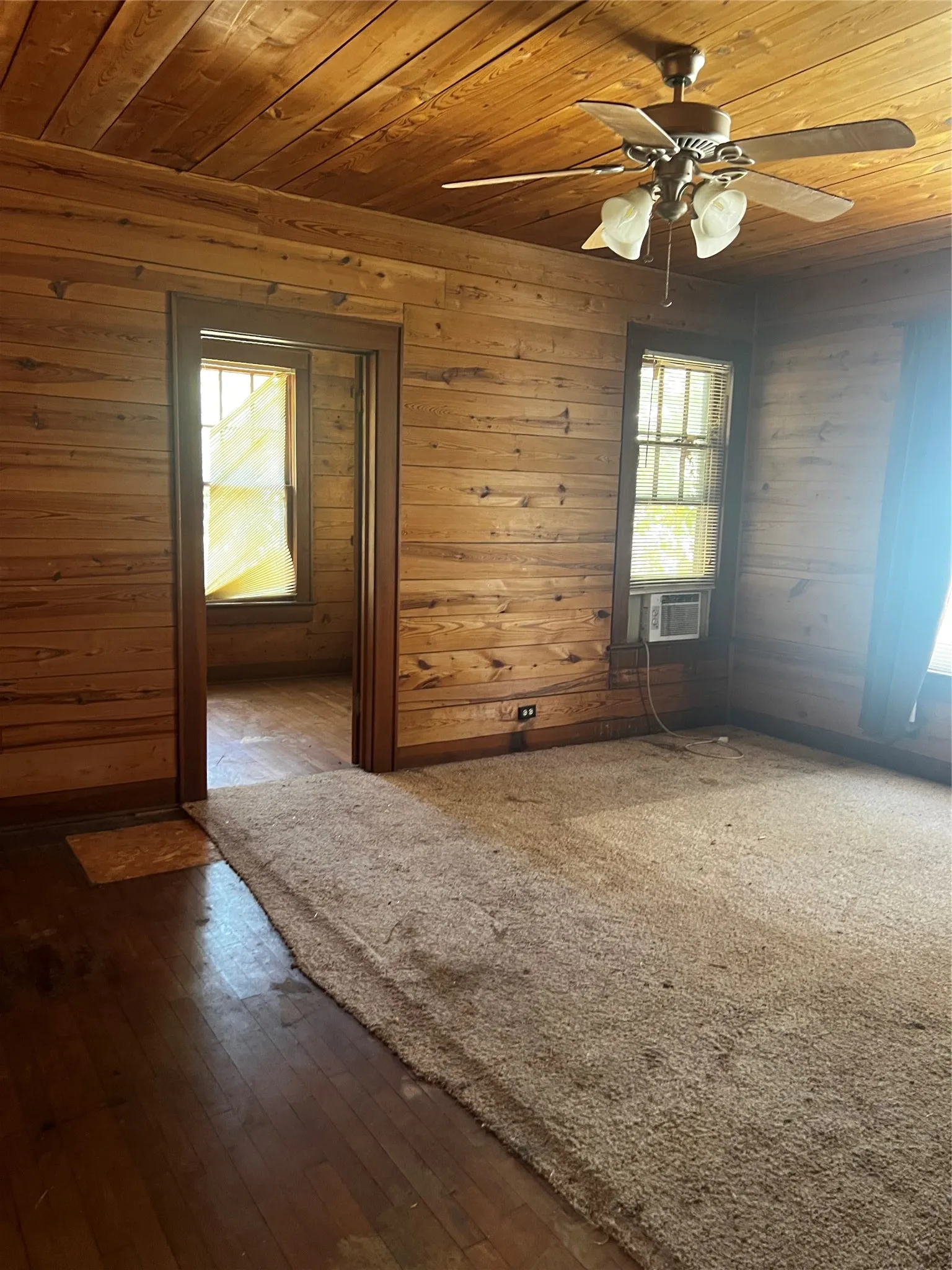 Single Family Residence For Sale in Grayson County , 1011 W Walker Street, Denison, Texas 75020, 2 Bedroom, 2 Bathroom, Garage spaces, 1,450 Sqft, built in 1930, mls#21363794, Real Estate Agent in Denison, Homes For Sale in Grayson county, Homes For Sale in Denison, Realtor in Denison Texas, Real Estate Brokerage Independent Realty Texas, Luminita Cordes Realtor