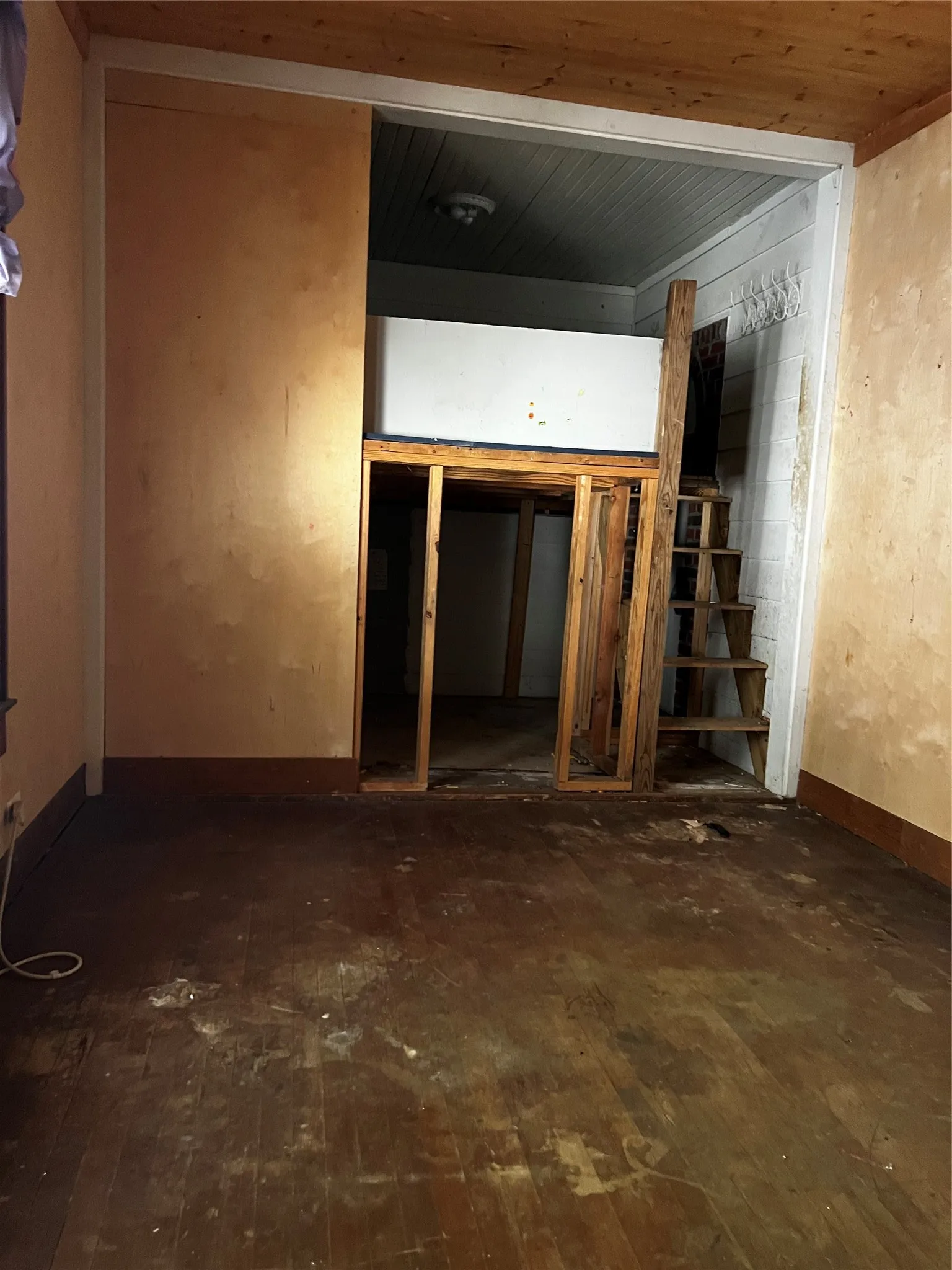 Single Family Residence For Sale in Grayson County , 1011 W Walker Street, Denison, Texas 75020, 2 Bedroom, 2 Bathroom, Garage spaces, 1,450 Sqft, built in 1930, mls#21363794, Real Estate Agent in Denison, Homes For Sale in Grayson county, Homes For Sale in Denison, Realtor in Denison Texas, Real Estate Brokerage Independent Realty Texas, Luminita Cordes Realtor