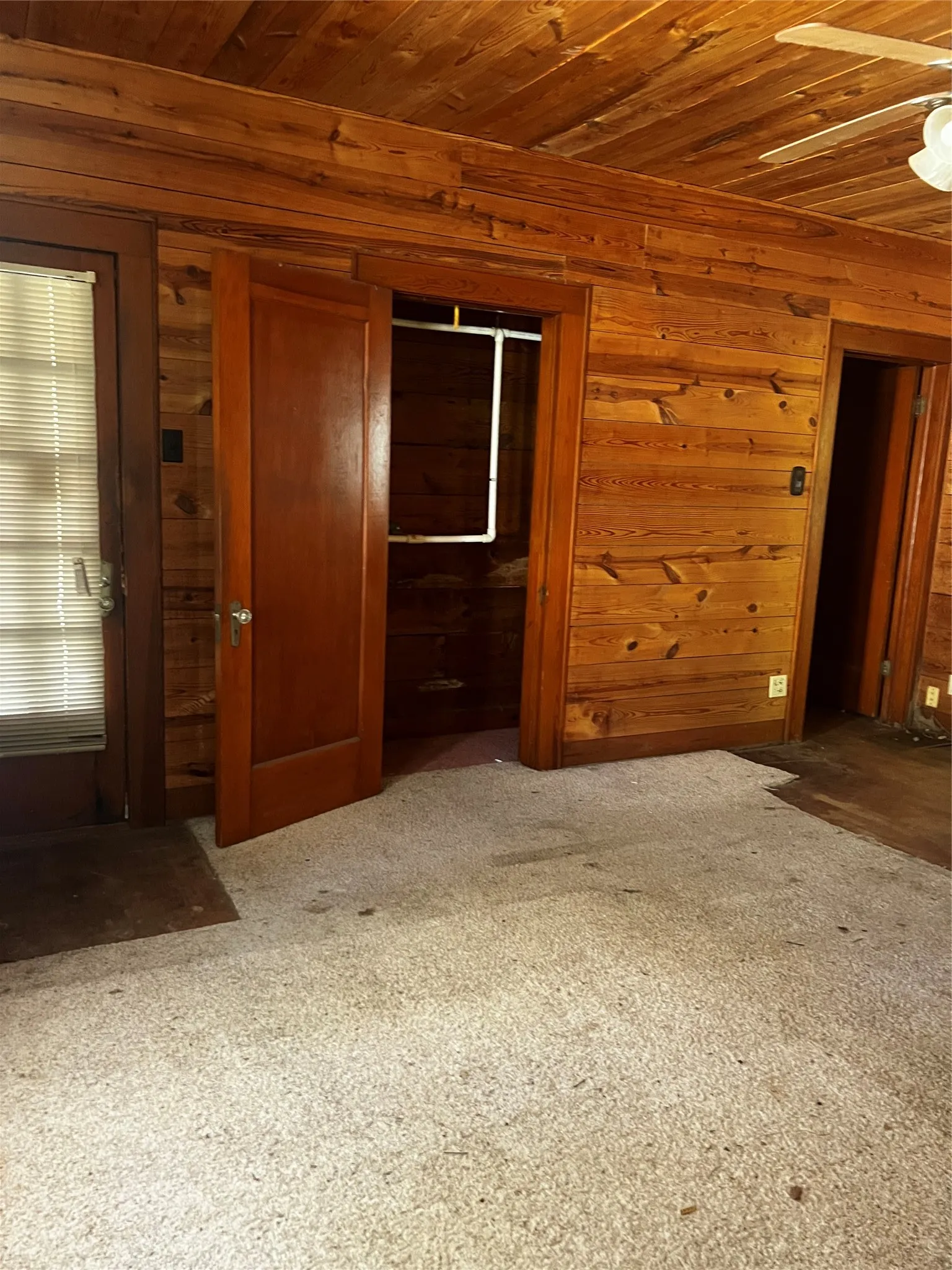 Single Family Residence For Sale in Grayson County , 1011 W Walker Street, Denison, Texas 75020, 2 Bedroom, 2 Bathroom, Garage spaces, 1,450 Sqft, built in 1930, mls#21363794, Real Estate Agent in Denison, Homes For Sale in Grayson county, Homes For Sale in Denison, Realtor in Denison Texas, Real Estate Brokerage Independent Realty Texas, Luminita Cordes Realtor