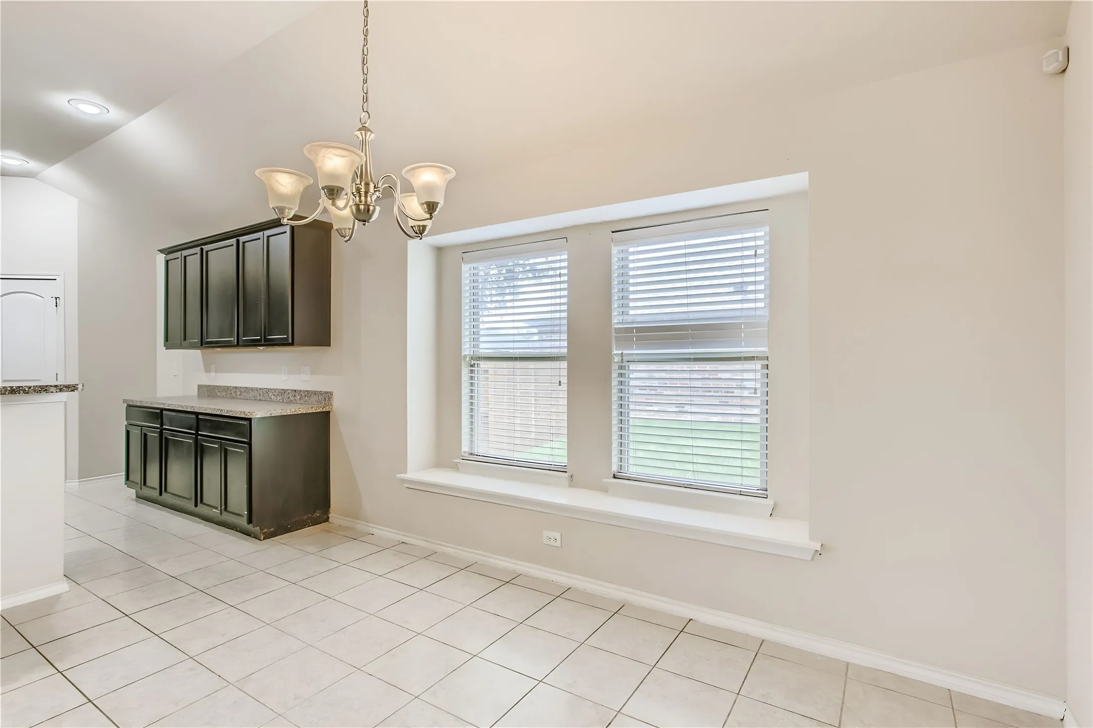 Single Family Residence For Sale in Ellis County , 221 Anthony Lane, Red Oak, Texas 75154, 4 Bedroom, 2 Bathroom, 2 Garage spaces, 1,792 Sqft, built in 2015, mls#21364631, Real Estate Agent in Red Oak, Homes For Sale in Ellis county, Homes For Sale in Red Oak, Realtor in Red Oak Texas, Real Estate Brokerage Independent Realty Texas, Luminita Cordes Realtor