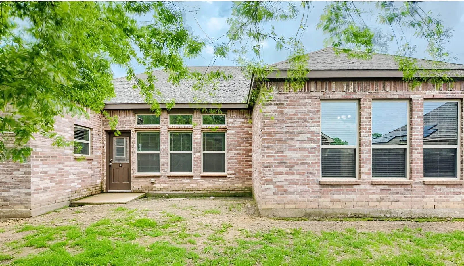 Single Family Residence For Sale in Ellis County , 221 Anthony Lane, Red Oak, Texas 75154, 4 Bedroom, 2 Bathroom, 2 Garage spaces, 1,792 Sqft, built in 2015, mls#21364631, Real Estate Agent in Red Oak, Homes For Sale in Ellis county, Homes For Sale in Red Oak, Realtor in Red Oak Texas, Real Estate Brokerage Independent Realty Texas, Luminita Cordes Realtor