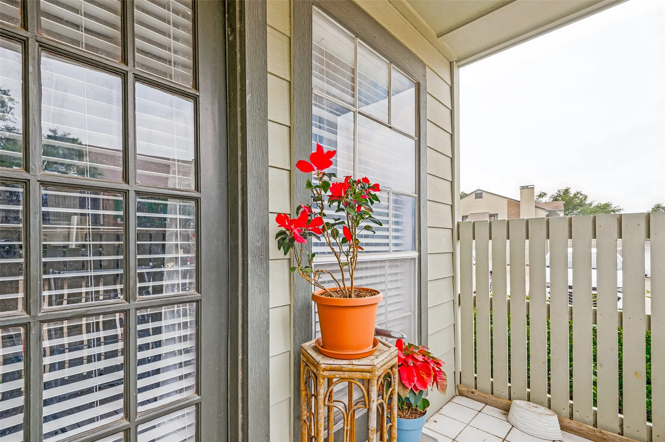 Condominium For Rent in Dallas County , 5981 Arapaho Road 309, Dallas, Texas 75248, 2 Bedroom, 2 Bathroom, Garage spaces, 995 Sqft, built in 1980, mls#21361971, Real Estate Agent in Dallas, Homes For Rent in Dallas county, Homes For Rent in Dallas, Realtor in Dallas Texas, Real Estate Brokerage Independent Realty Texas, Luminita Cordes Realtor