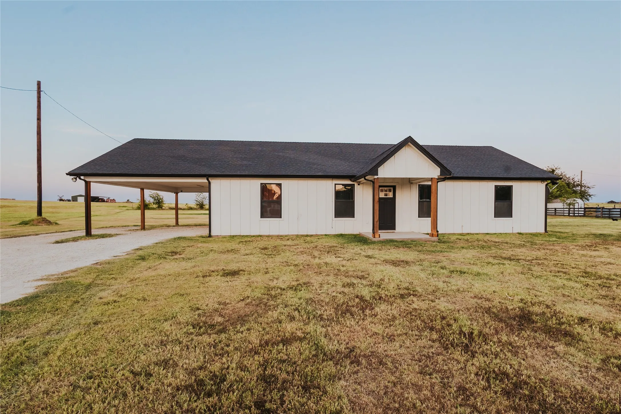 Single Family Residence For Sale in Hill County , 254 Hcr 1450 N, Covington, Texas 76636, 3 Bedroom, 2 Bathroom, Garage spaces, 1,712 Sqft, built in 2022, mls#21364534, Real Estate Agent in Covington, Homes For Sale in Hill county, Homes For Sale in Covington, Realtor in Covington Texas, Real Estate Brokerage Independent Realty Texas, Luminita Cordes Realtor