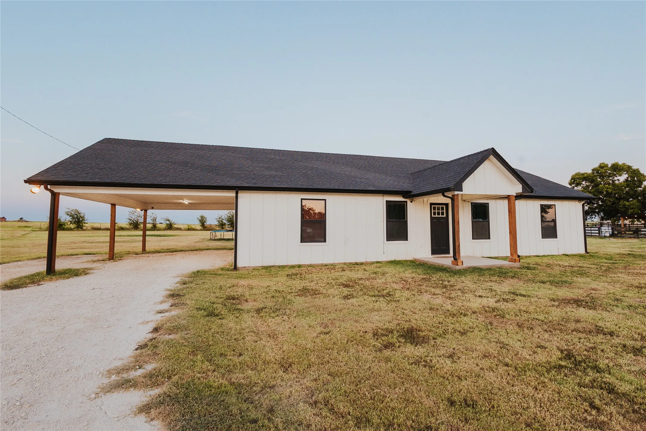 Single Family Residence For Sale in Hill County , 254 Hcr 1450 N, Covington, Texas 76636, 3 Bedroom, 2 Bathroom, Garage spaces, 1,712 Sqft, built in 2022, mls#21364534, Real Estate Agent in Covington, Homes For Sale in Hill county, Homes For Sale in Covington, Realtor in Covington Texas, Real Estate Brokerage Independent Realty Texas, Luminita Cordes Realtor