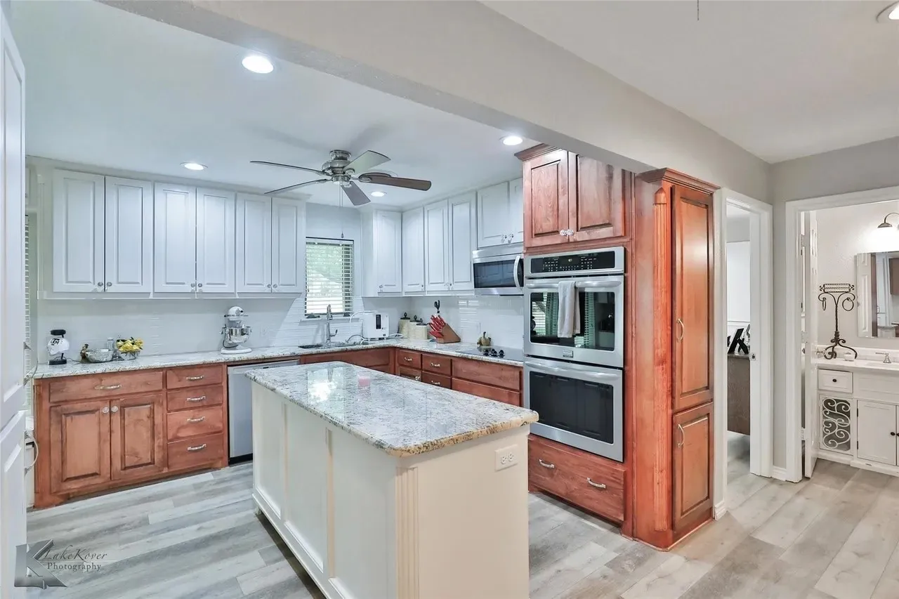 Single Family Residence For Sale in Taylor County , 718 Green Valley Drive, Abilene, Texas 79601, 4 Bedroom, 4 Bathroom, 2 Garage spaces, 2,688 Sqft, built in 1977, mls#21363743, Real Estate Agent in Abilene, Homes For Sale in Taylor county, Homes For Sale in Abilene, Realtor in Abilene Texas, Real Estate Brokerage Independent Realty Texas, Luminita Cordes Realtor