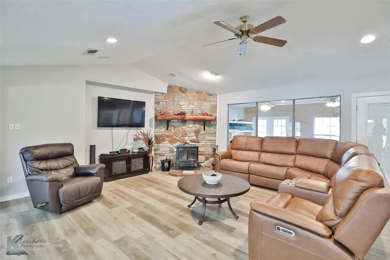 Single Family Residence For Sale in Taylor County , 718 Green Valley Drive, Abilene, Texas 79601, 4 Bedroom, 4 Bathroom, 2 Garage spaces, 2,688 Sqft, built in 1977, mls#21363743, Real Estate Agent in Abilene, Homes For Sale in Taylor county, Homes For Sale in Abilene, Realtor in Abilene Texas, Real Estate Brokerage Independent Realty Texas, Luminita Cordes Realtor