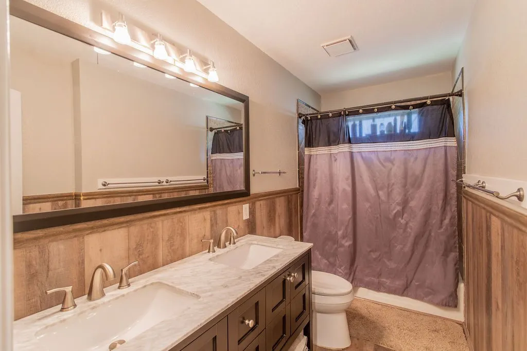 Single Family Residence For Sale in Taylor County , 718 Green Valley Drive, Abilene, Texas 79601, 4 Bedroom, 4 Bathroom, 2 Garage spaces, 2,688 Sqft, built in 1977, mls#21363743, Real Estate Agent in Abilene, Homes For Sale in Taylor county, Homes For Sale in Abilene, Realtor in Abilene Texas, Real Estate Brokerage Independent Realty Texas, Luminita Cordes Realtor