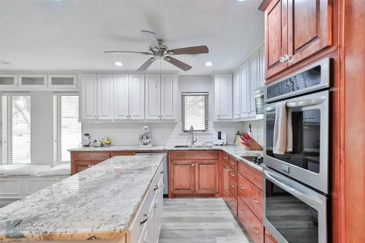 Single Family Residence For Sale in Taylor County , 718 Green Valley Drive, Abilene, Texas 79601, 4 Bedroom, 4 Bathroom, 2 Garage spaces, 2,688 Sqft, built in 1977, mls#21363743, Real Estate Agent in Abilene, Homes For Sale in Taylor county, Homes For Sale in Abilene, Realtor in Abilene Texas, Real Estate Brokerage Independent Realty Texas, Luminita Cordes Realtor