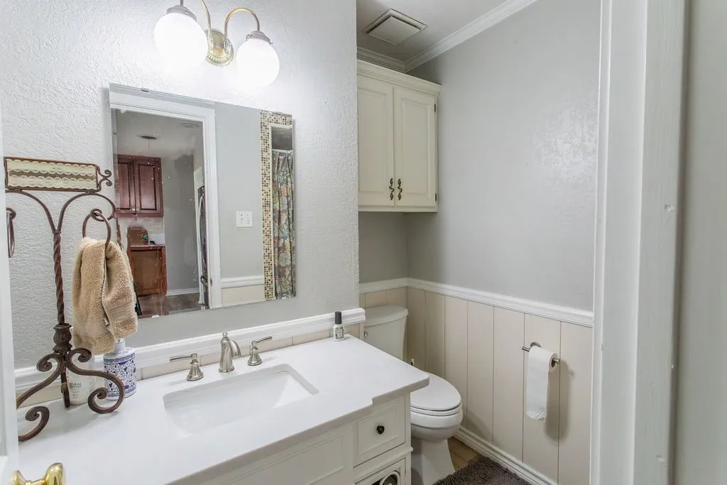 Single Family Residence For Sale in Taylor County , 718 Green Valley Drive, Abilene, Texas 79601, 4 Bedroom, 4 Bathroom, 2 Garage spaces, 2,688 Sqft, built in 1977, mls#21363743, Real Estate Agent in Abilene, Homes For Sale in Taylor county, Homes For Sale in Abilene, Realtor in Abilene Texas, Real Estate Brokerage Independent Realty Texas, Luminita Cordes Realtor