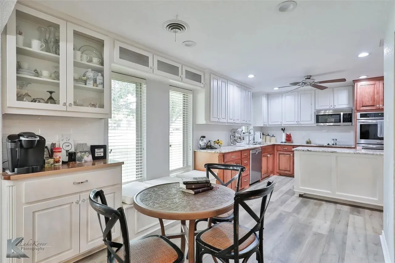Single Family Residence For Sale in Taylor County , 718 Green Valley Drive, Abilene, Texas 79601, 4 Bedroom, 4 Bathroom, 2 Garage spaces, 2,688 Sqft, built in 1977, mls#21363743, Real Estate Agent in Abilene, Homes For Sale in Taylor county, Homes For Sale in Abilene, Realtor in Abilene Texas, Real Estate Brokerage Independent Realty Texas, Luminita Cordes Realtor