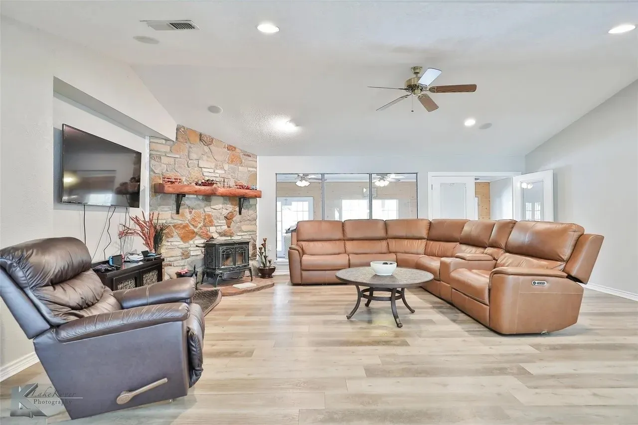 Single Family Residence For Sale in Taylor County , 718 Green Valley Drive, Abilene, Texas 79601, 4 Bedroom, 4 Bathroom, 2 Garage spaces, 2,688 Sqft, built in 1977, mls#21363743, Real Estate Agent in Abilene, Homes For Sale in Taylor county, Homes For Sale in Abilene, Realtor in Abilene Texas, Real Estate Brokerage Independent Realty Texas, Luminita Cordes Realtor