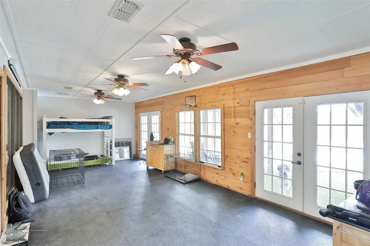 Single Family Residence For Sale in Taylor County , 718 Green Valley Drive, Abilene, Texas 79601, 4 Bedroom, 4 Bathroom, 2 Garage spaces, 2,688 Sqft, built in 1977, mls#21363743, Real Estate Agent in Abilene, Homes For Sale in Taylor county, Homes For Sale in Abilene, Realtor in Abilene Texas, Real Estate Brokerage Independent Realty Texas, Luminita Cordes Realtor
