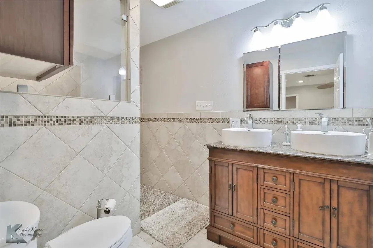 Single Family Residence For Sale in Taylor County , 718 Green Valley Drive, Abilene, Texas 79601, 4 Bedroom, 4 Bathroom, 2 Garage spaces, 2,688 Sqft, built in 1977, mls#21363743, Real Estate Agent in Abilene, Homes For Sale in Taylor county, Homes For Sale in Abilene, Realtor in Abilene Texas, Real Estate Brokerage Independent Realty Texas, Luminita Cordes Realtor