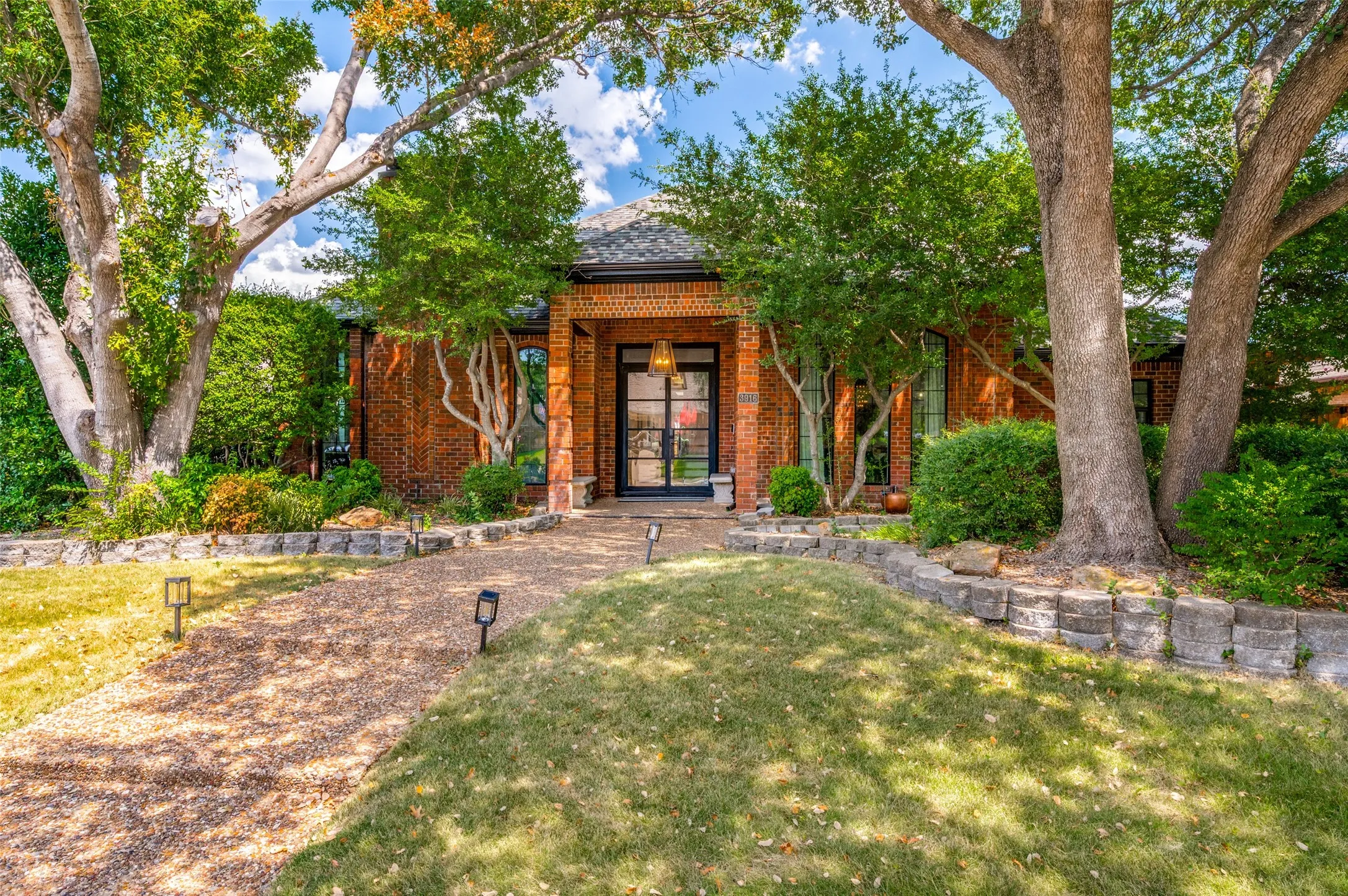 Single Family Residence For Sale in Collin County , 3916 Tumbril Lane, Plano, Texas 75023, 4 Bedroom, 3 Bathroom, 3 Garage spaces, 3,574 Sqft, built in 1982, mls#21362989, Real Estate Agent in Plano, Homes For Sale in Collin county, Homes For Sale in Plano, Realtor in Plano Texas, Real Estate Brokerage Independent Realty Texas, Luminita Cordes Realtor