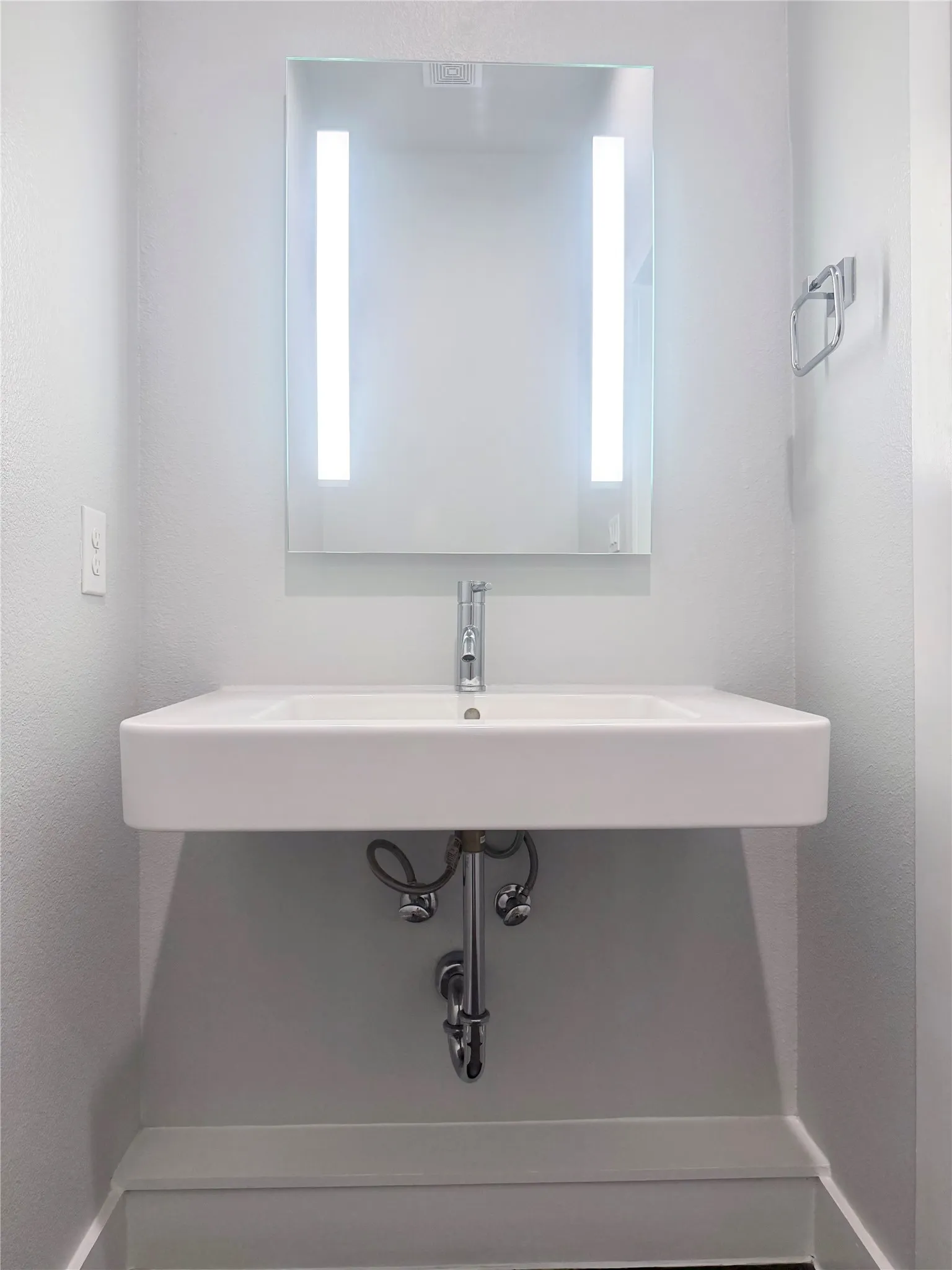 Townhouse For Sale in Dallas County , 1771 Mccoy Street 205, Dallas, Texas 75204, 2 Bedroom, 3 Bathroom, 2 Garage spaces, 2,071 Sqft, built in 2017, Price $489,000, mls#21364626, Real Estate Agent in Dallas, Homes For Sale in Dallas county, Homes For Sale in Dallas, Realtor in Dallas Texas, Real Estate Brokerage Independent Realty Texas, Luminita Cordes Realtor