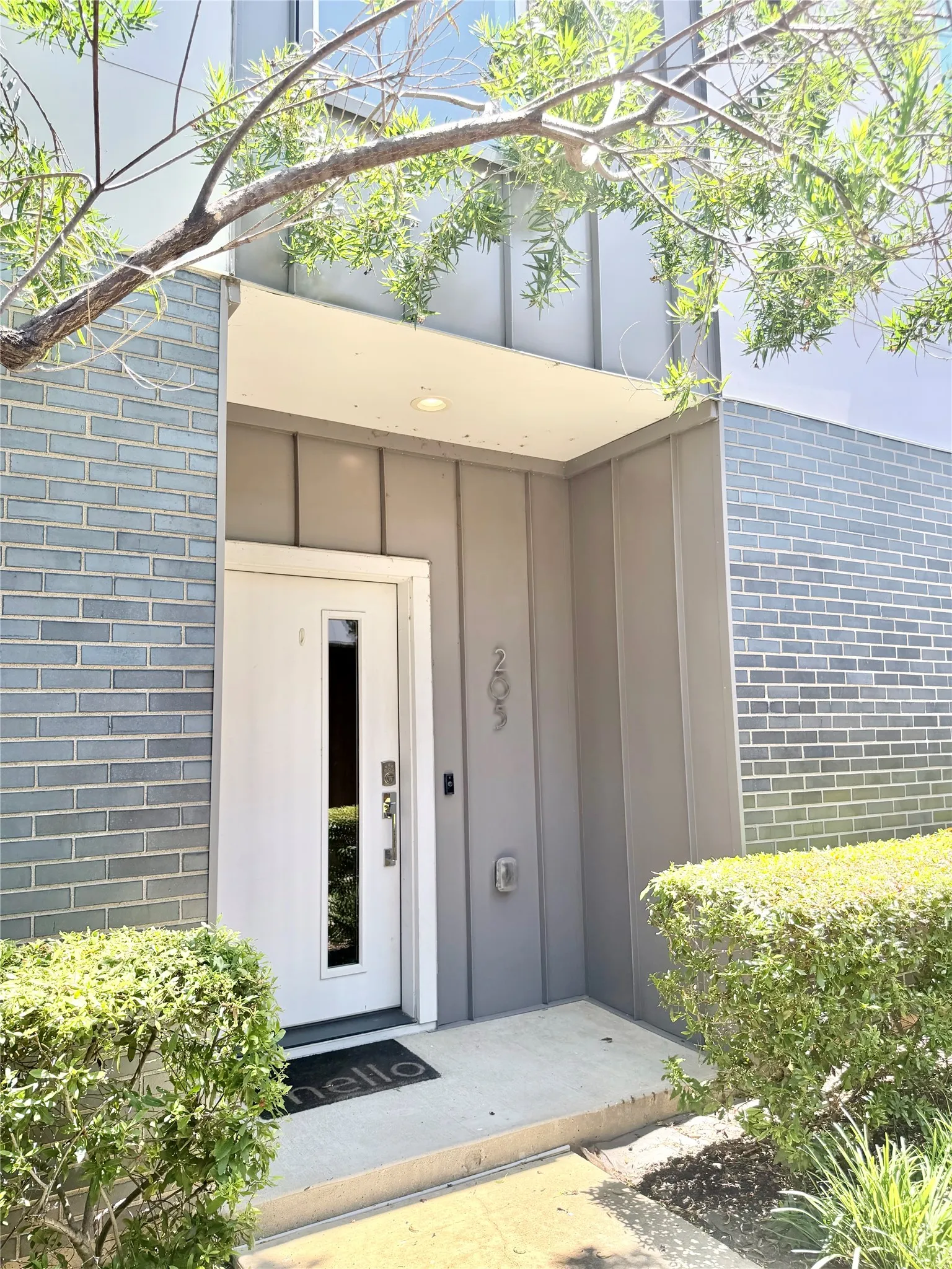 Townhouse For Sale in Dallas County , 1771 Mccoy Street 205, Dallas, Texas 75204, 2 Bedroom, 3 Bathroom, 2 Garage spaces, 2,071 Sqft, built in 2017, Price $489,000, mls#21364626, Real Estate Agent in Dallas, Homes For Sale in Dallas county, Homes For Sale in Dallas, Realtor in Dallas Texas, Real Estate Brokerage Independent Realty Texas, Luminita Cordes Realtor