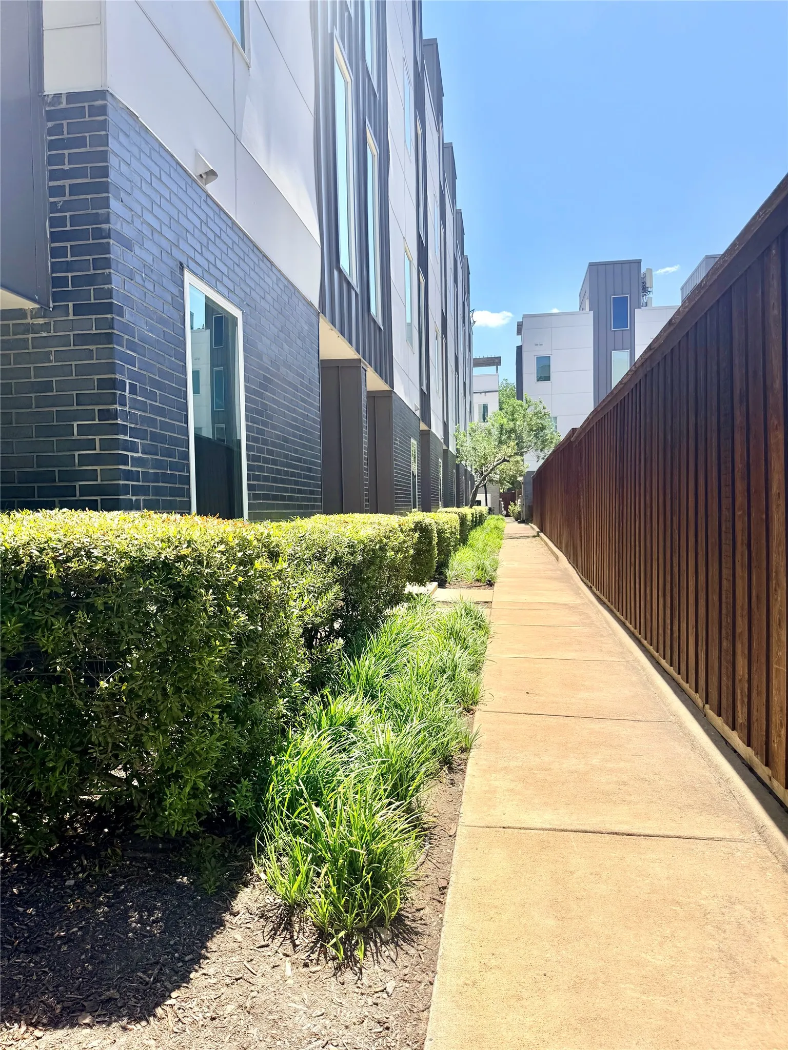 Townhouse For Sale in Dallas County , 1771 Mccoy Street 205, Dallas, Texas 75204, 2 Bedroom, 3 Bathroom, 2 Garage spaces, 2,071 Sqft, built in 2017, Price $489,000, mls#21364626, Real Estate Agent in Dallas, Homes For Sale in Dallas county, Homes For Sale in Dallas, Realtor in Dallas Texas, Real Estate Brokerage Independent Realty Texas, Luminita Cordes Realtor