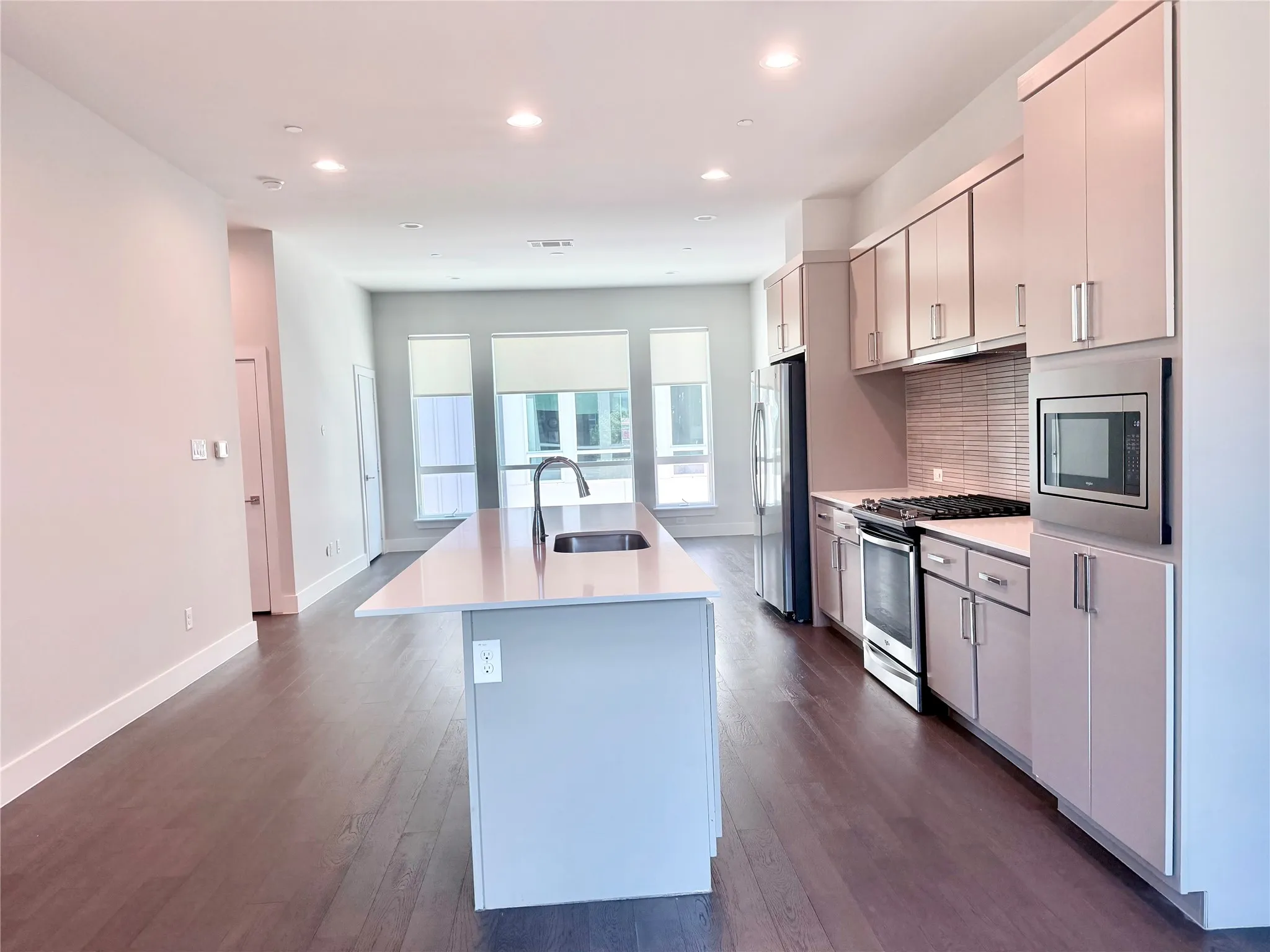 Townhouse For Sale in Dallas County , 1771 Mccoy Street 205, Dallas, Texas 75204, 2 Bedroom, 3 Bathroom, 2 Garage spaces, 2,071 Sqft, built in 2017, Price $489,000, mls#21364626, Real Estate Agent in Dallas, Homes For Sale in Dallas county, Homes For Sale in Dallas, Realtor in Dallas Texas, Real Estate Brokerage Independent Realty Texas, Luminita Cordes Realtor