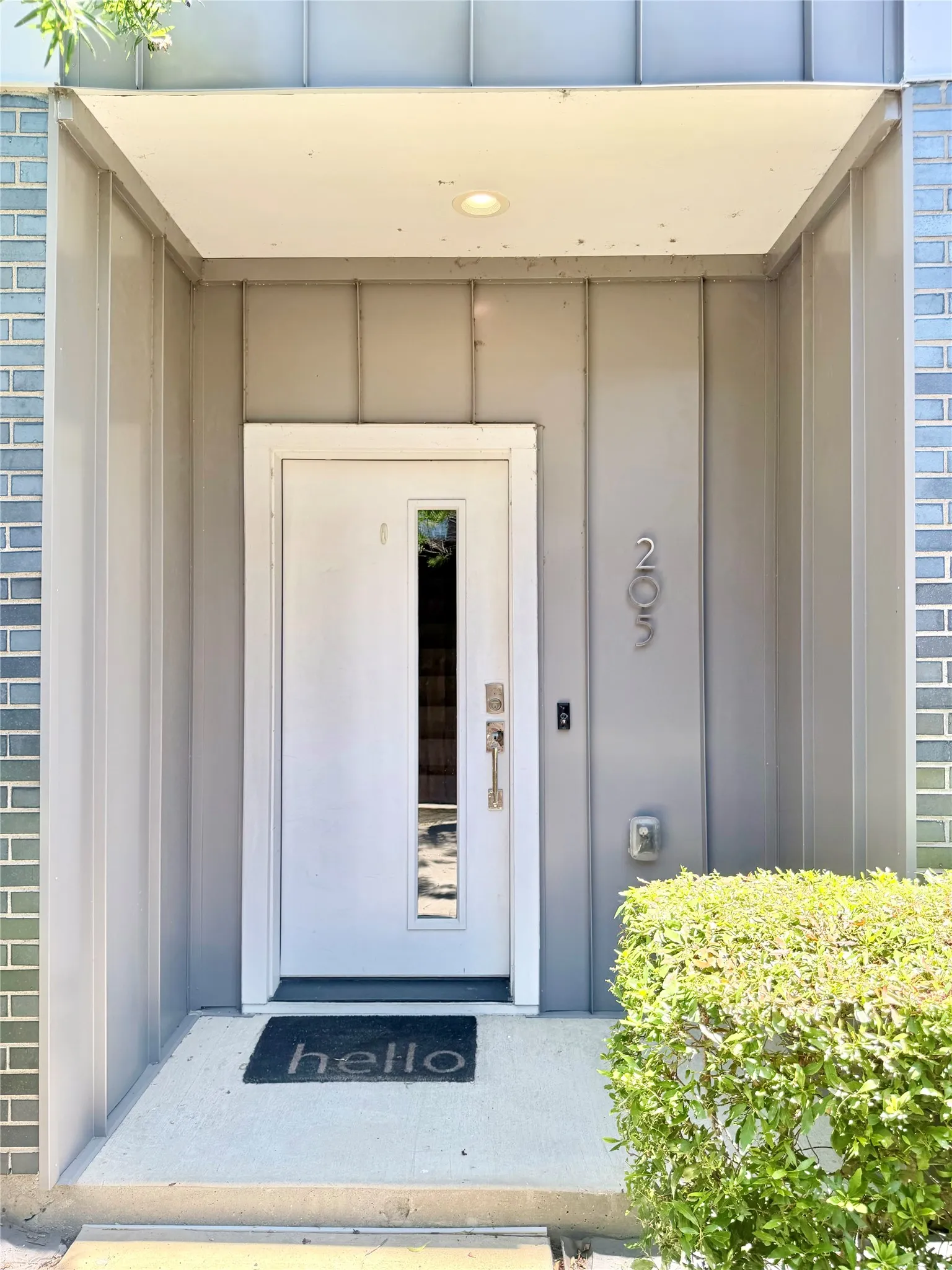 Townhouse For Sale in Dallas County , 1771 Mccoy Street 205, Dallas, Texas 75204, 2 Bedroom, 3 Bathroom, 2 Garage spaces, 2,071 Sqft, built in 2017, Price $489,000, mls#21364626, Real Estate Agent in Dallas, Homes For Sale in Dallas county, Homes For Sale in Dallas, Realtor in Dallas Texas, Real Estate Brokerage Independent Realty Texas, Luminita Cordes Realtor
