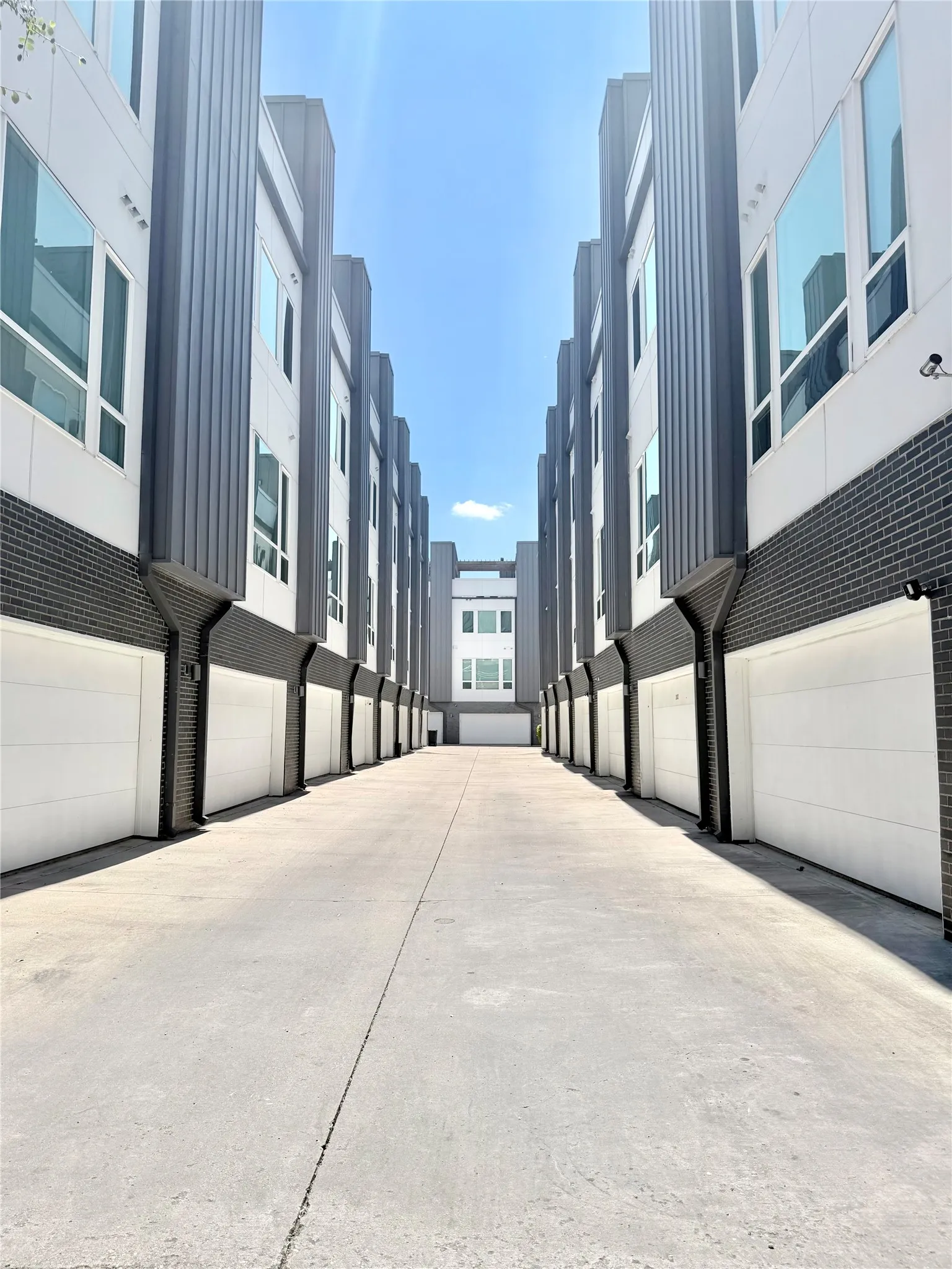 Townhouse For Sale in Dallas County , 1771 Mccoy Street 205, Dallas, Texas 75204, 2 Bedroom, 3 Bathroom, 2 Garage spaces, 2,071 Sqft, built in 2017, Price $489,000, mls#21364626, Real Estate Agent in Dallas, Homes For Sale in Dallas county, Homes For Sale in Dallas, Realtor in Dallas Texas, Real Estate Brokerage Independent Realty Texas, Luminita Cordes Realtor