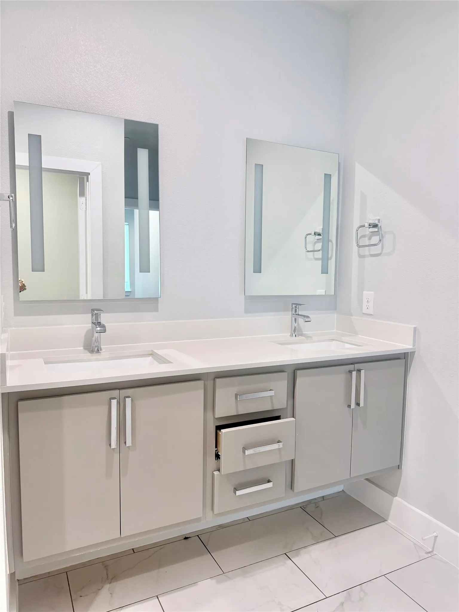 Townhouse For Sale in Dallas County , 1771 Mccoy Street 205, Dallas, Texas 75204, 2 Bedroom, 3 Bathroom, 2 Garage spaces, 2,071 Sqft, built in 2017, Price $489,000, mls#21364626, Real Estate Agent in Dallas, Homes For Sale in Dallas county, Homes For Sale in Dallas, Realtor in Dallas Texas, Real Estate Brokerage Independent Realty Texas, Luminita Cordes Realtor