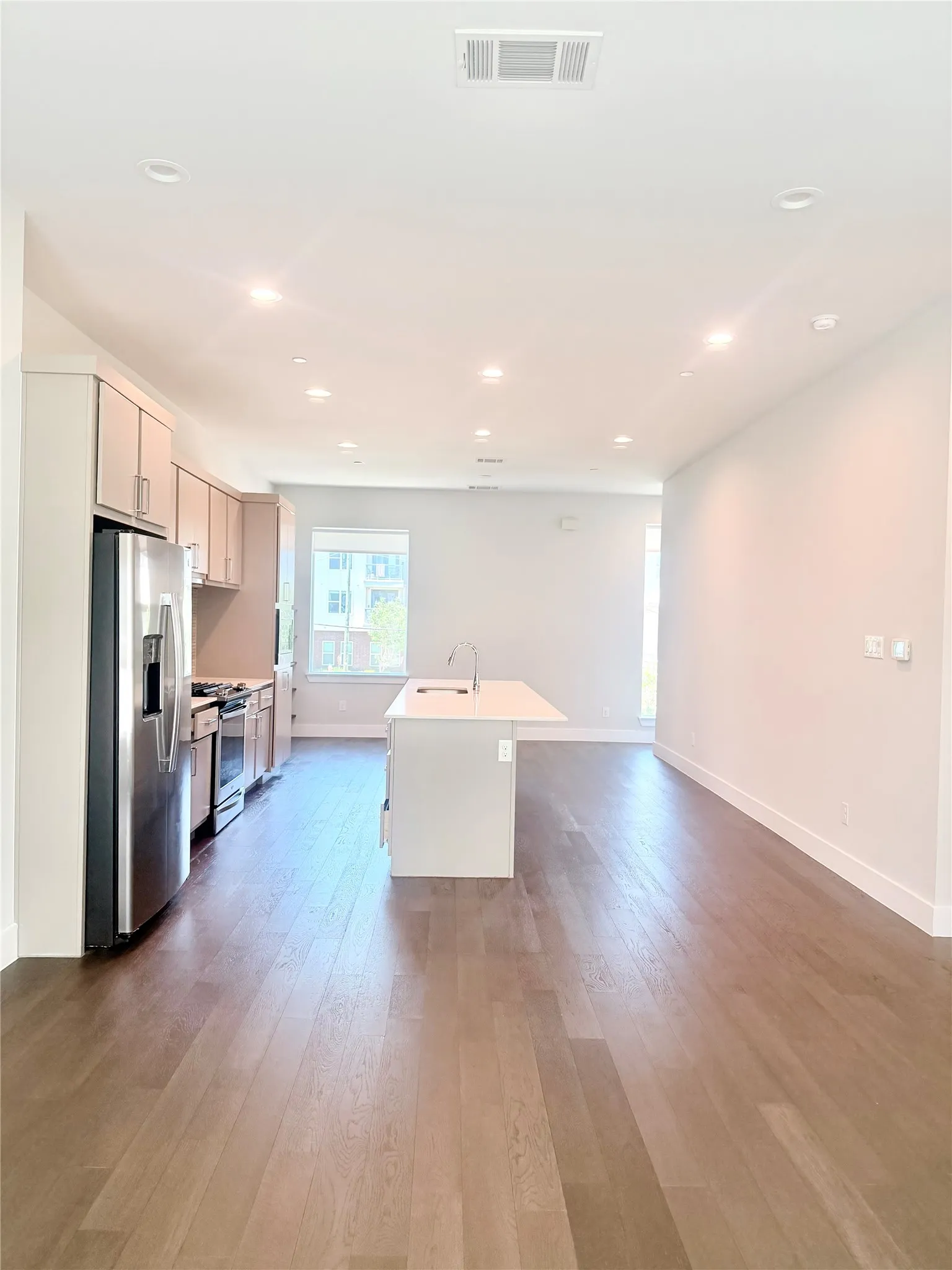 Townhouse For Sale in Dallas County , 1771 Mccoy Street 205, Dallas, Texas 75204, 2 Bedroom, 3 Bathroom, 2 Garage spaces, 2,071 Sqft, built in 2017, Price $489,000, mls#21364626, Real Estate Agent in Dallas, Homes For Sale in Dallas county, Homes For Sale in Dallas, Realtor in Dallas Texas, Real Estate Brokerage Independent Realty Texas, Luminita Cordes Realtor