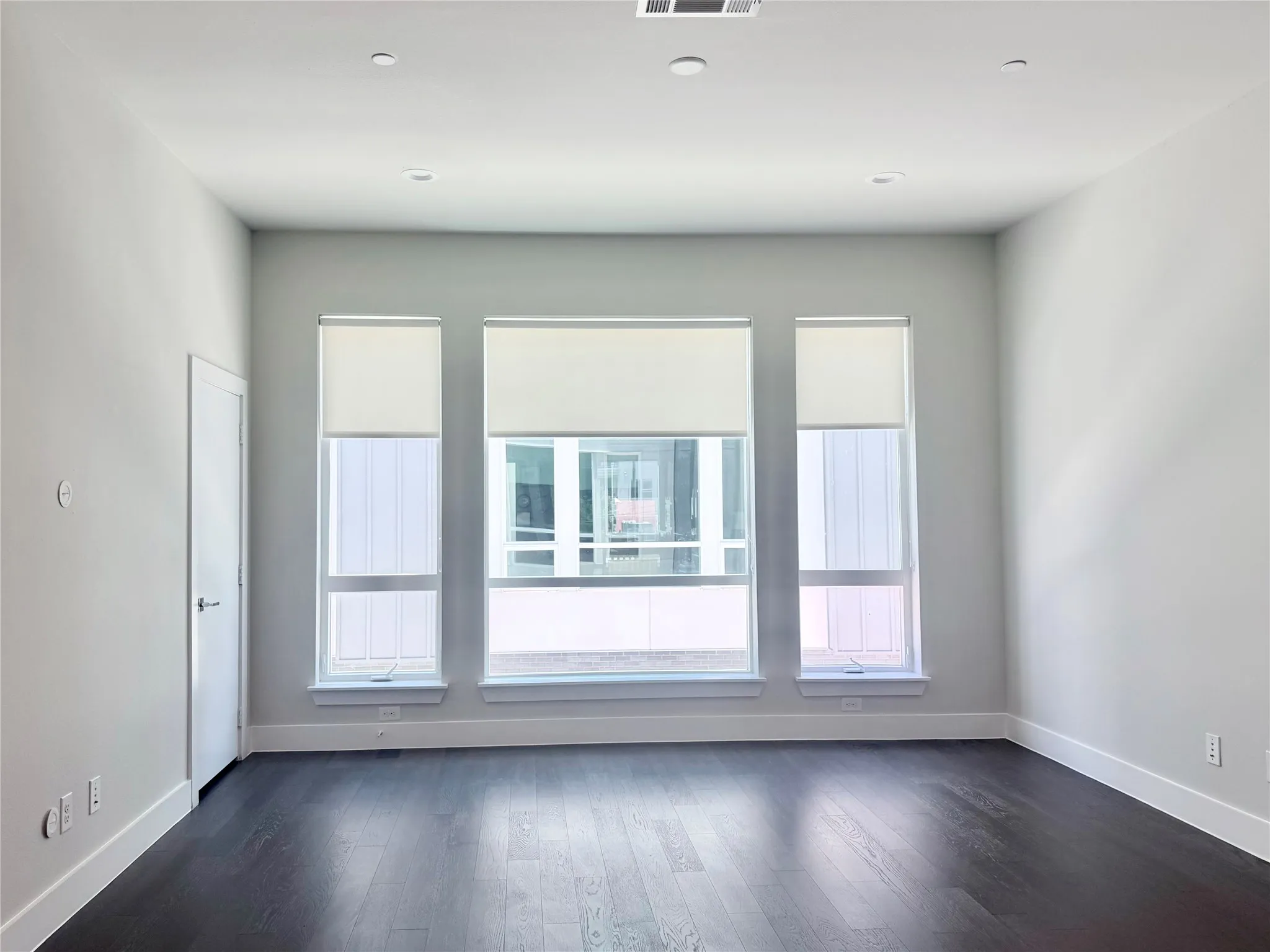 Townhouse For Sale in Dallas County , 1771 Mccoy Street 205, Dallas, Texas 75204, 2 Bedroom, 3 Bathroom, 2 Garage spaces, 2,071 Sqft, built in 2017, Price $489,000, mls#21364626, Real Estate Agent in Dallas, Homes For Sale in Dallas county, Homes For Sale in Dallas, Realtor in Dallas Texas, Real Estate Brokerage Independent Realty Texas, Luminita Cordes Realtor