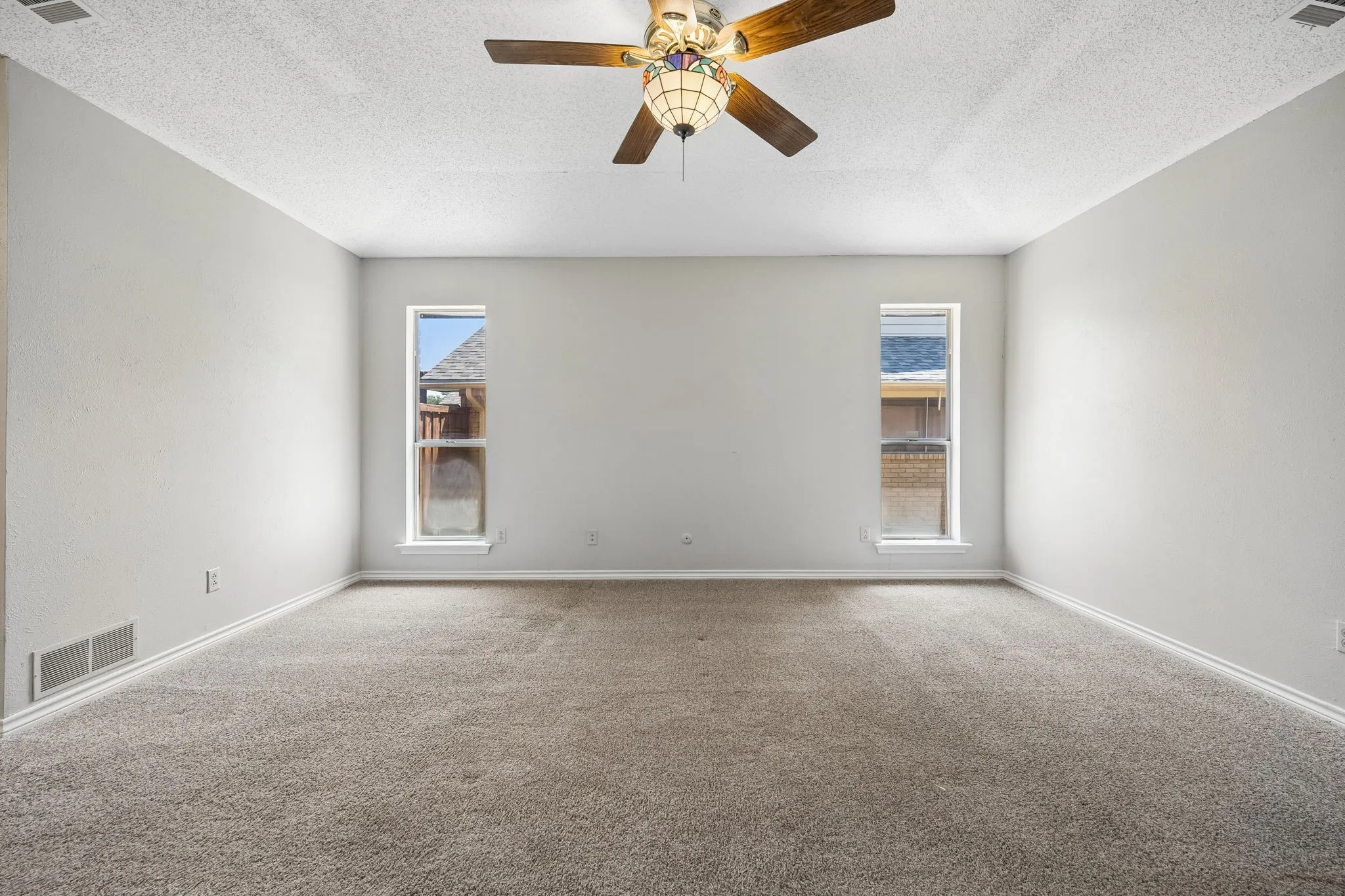 Single Family Residence For Sale in Dallas County , 6017 Timber Creek Lane, Dallas, Texas 75248, 3 Bedroom, 2 Bathroom, 2 Garage spaces, 2,332 Sqft, built in 1977, mls#21361135, Real Estate Agent in Dallas, Homes For Sale in Dallas county, Homes For Sale in Dallas, Realtor in Dallas Texas, Real Estate Brokerage Independent Realty Texas, Luminita Cordes Realtor